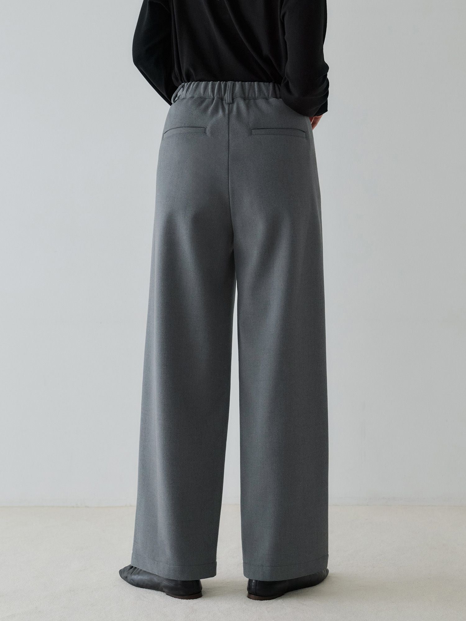 H168 B77 W60 H86 / 着用サイズ : サンプル