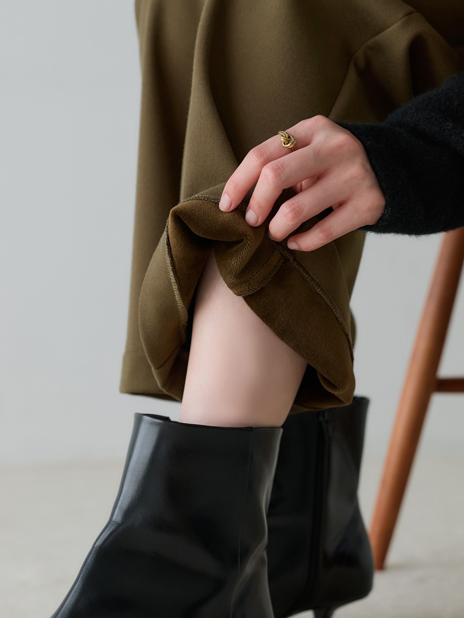 H168 B77 W60 H86 / 着用サイズ : サンプル