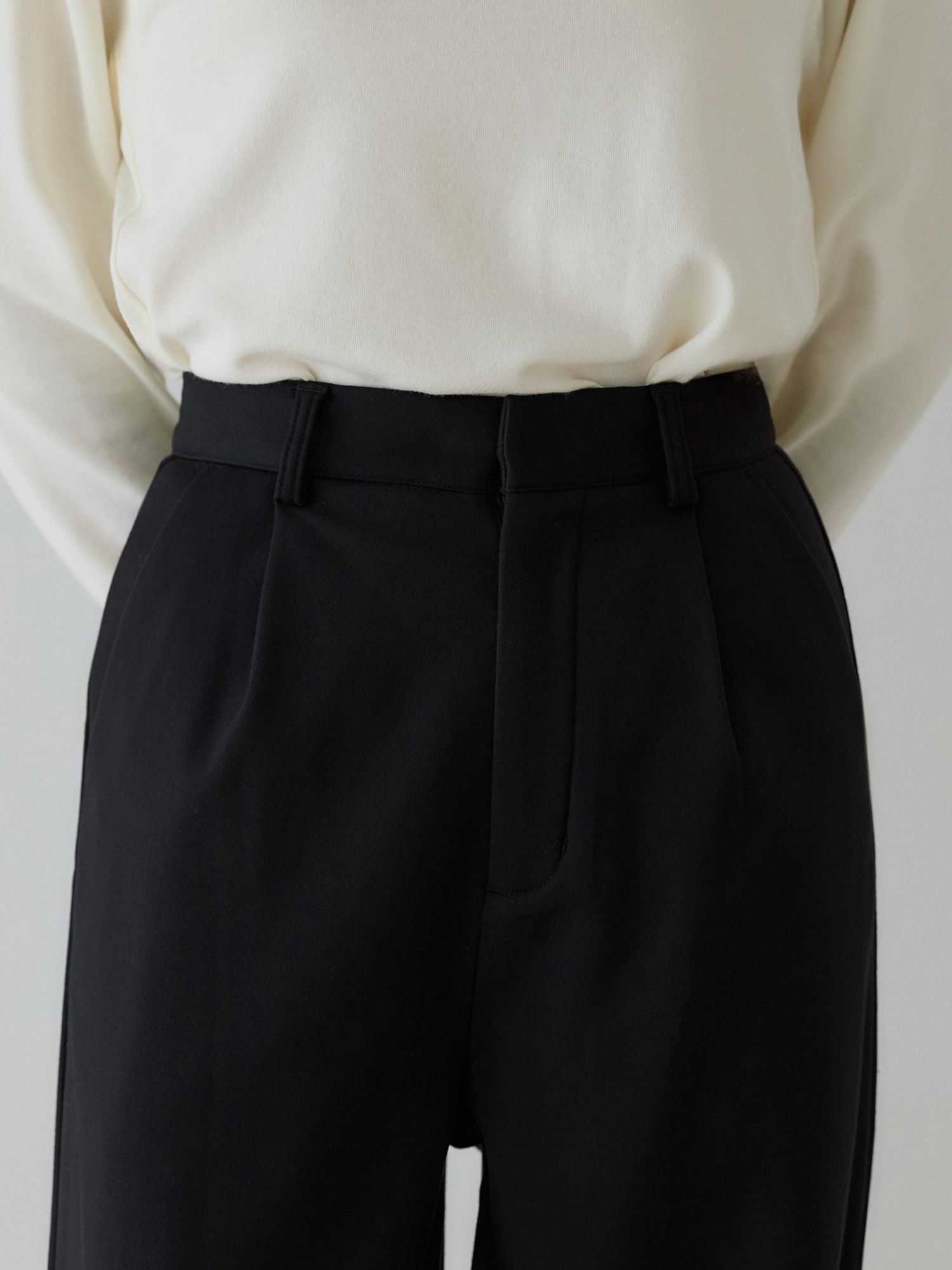 H168 B77 W60 H86 / 着用サイズ : サンプル