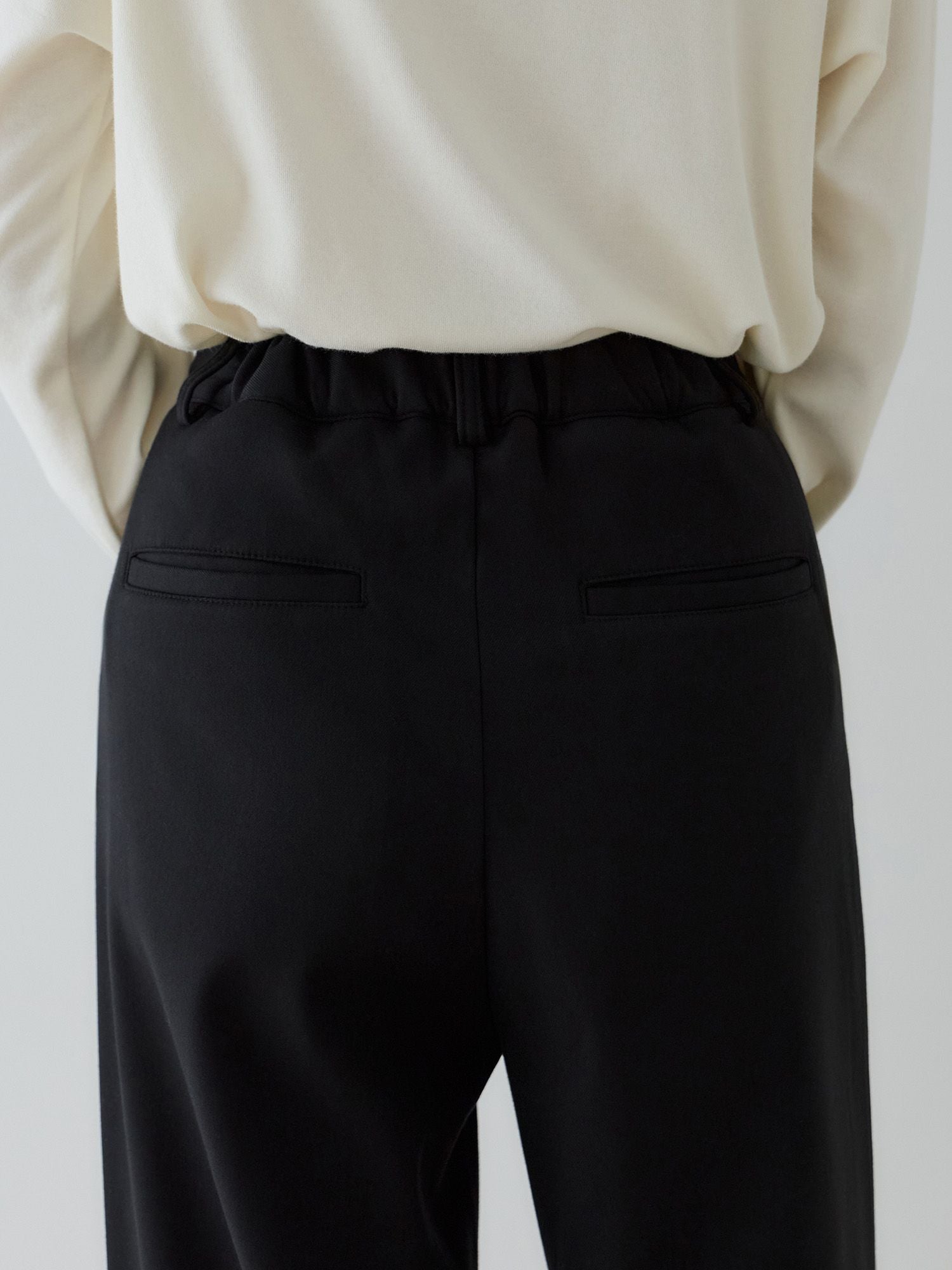 H168 B77 W60 H86 / 着用サイズ : サンプル