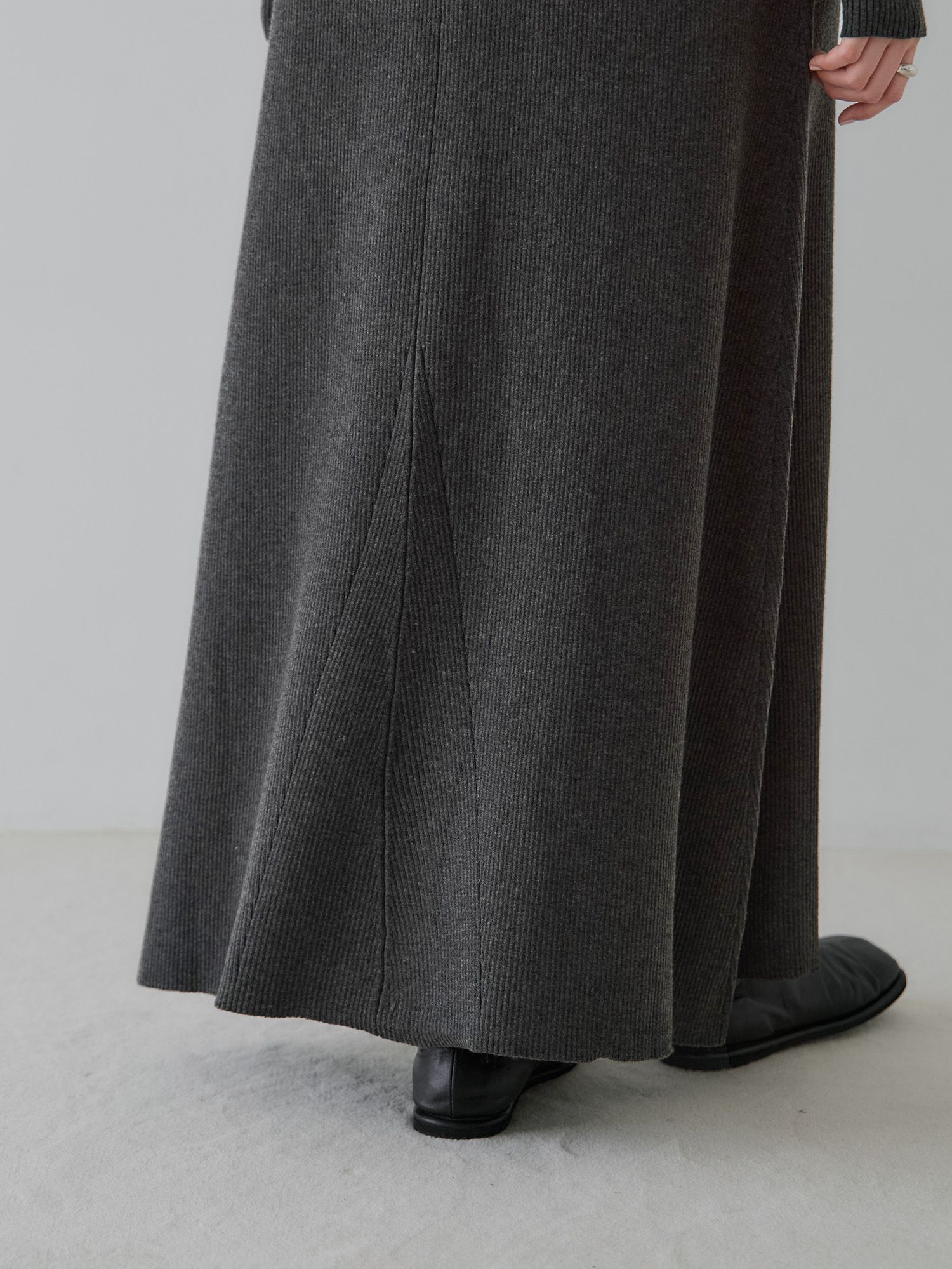 H168 B77 W60 H86 / 着用サイズ : size3