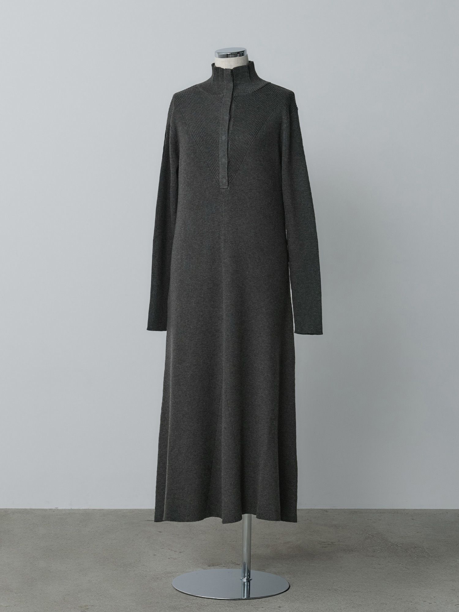 フロントフライニットワンピース