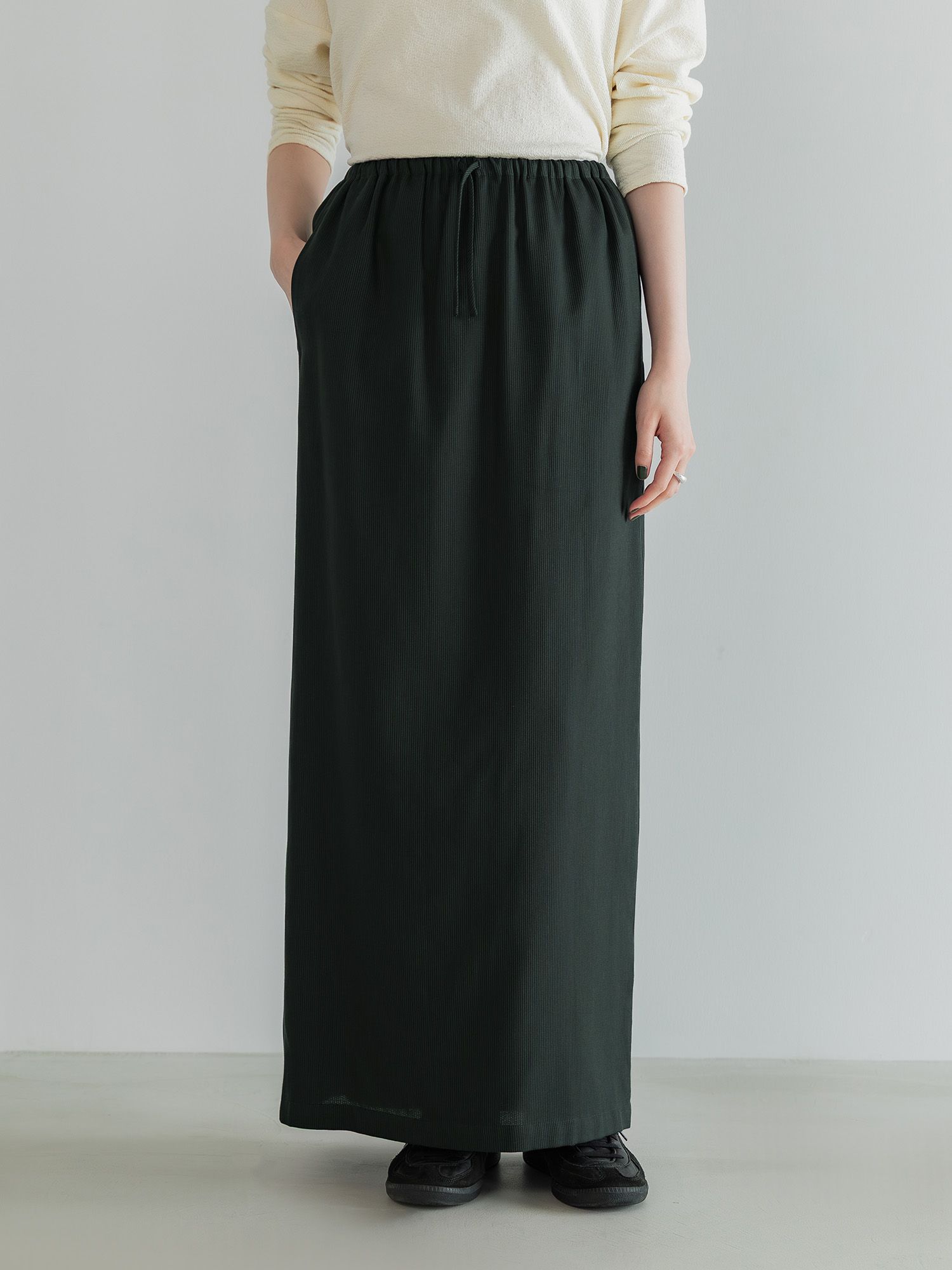 H168 B77 W60 H86 / 着用サイズ : サンプル