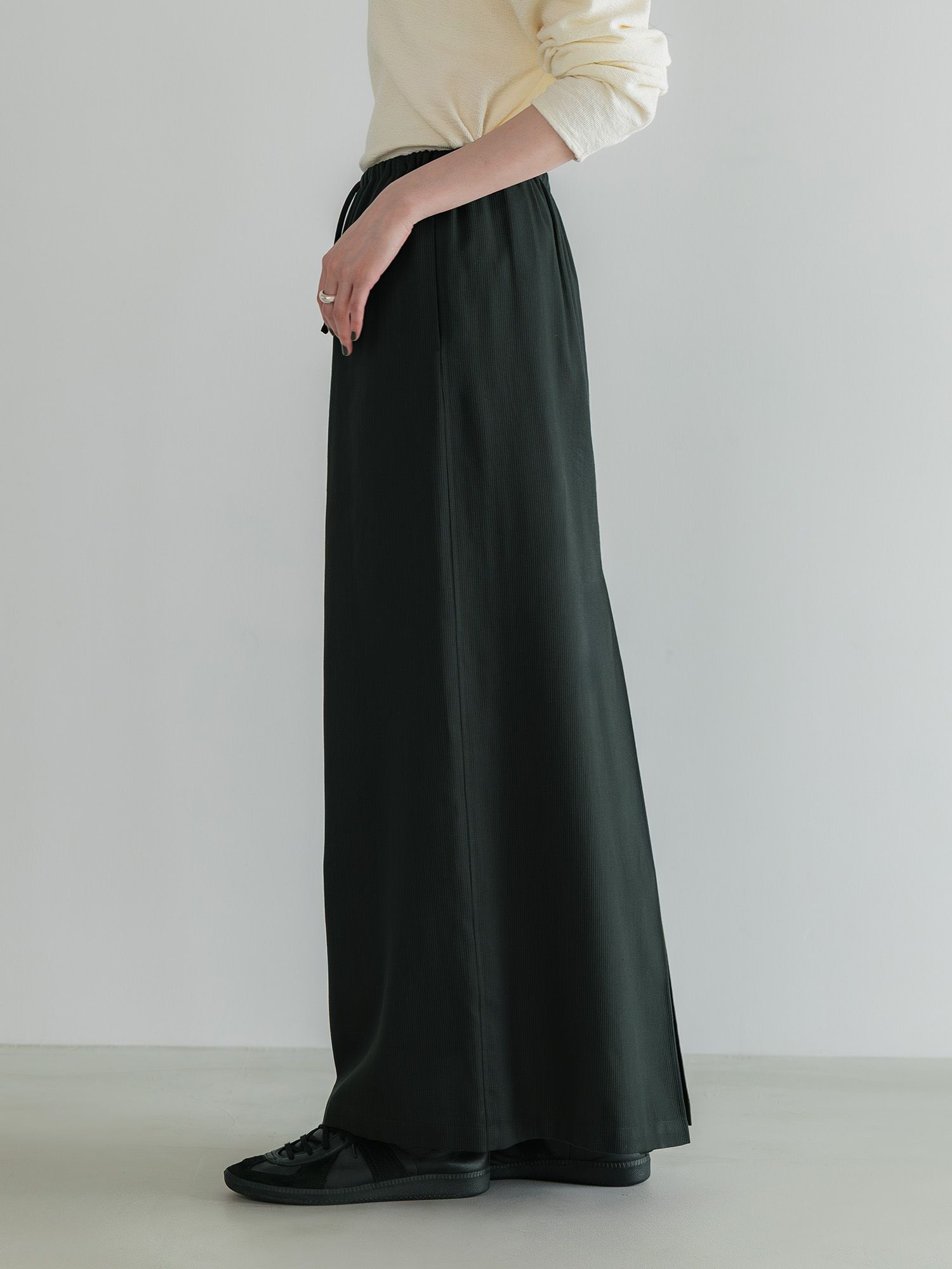 H168 B77 W60 H86 / 着用サイズ : サンプル