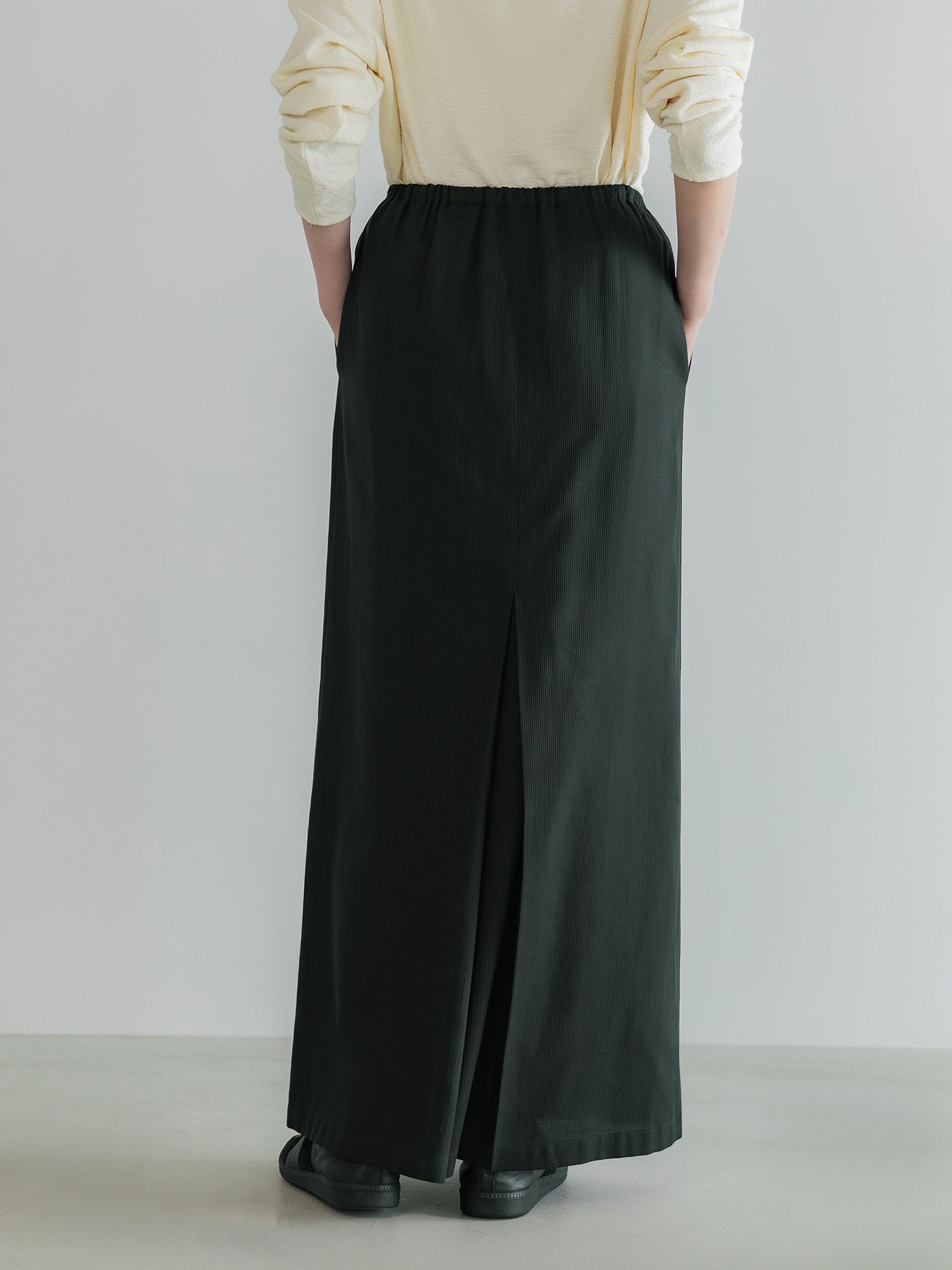 H168 B77 W60 H86 / 着用サイズ : サンプル