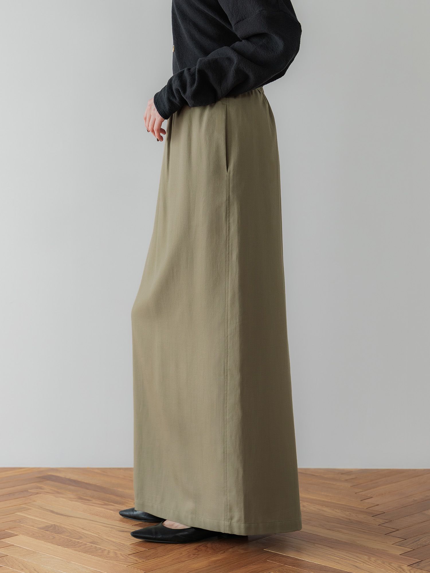 H168 B77 W60 H86 / 着用サイズ : サンプル