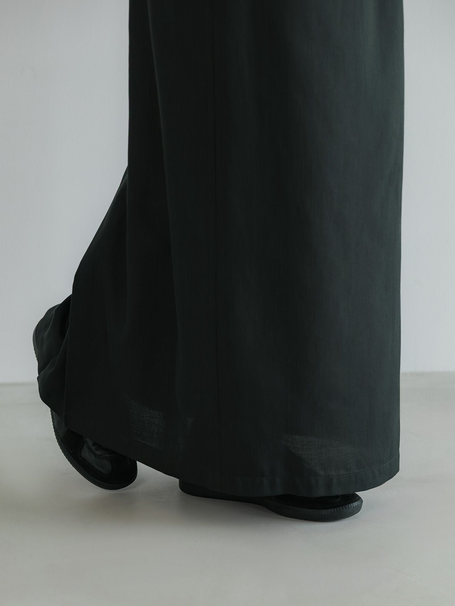 H168 B77 W60 H86 / 着用サイズ : サンプル