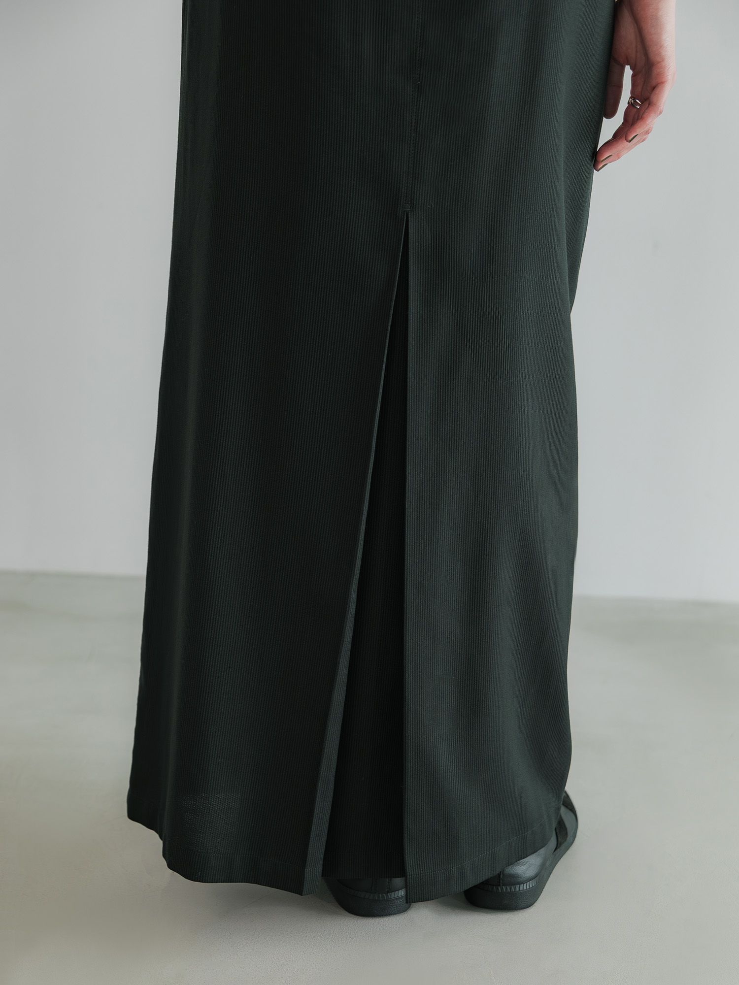 H168 B77 W60 H86 / 着用サイズ : サンプル