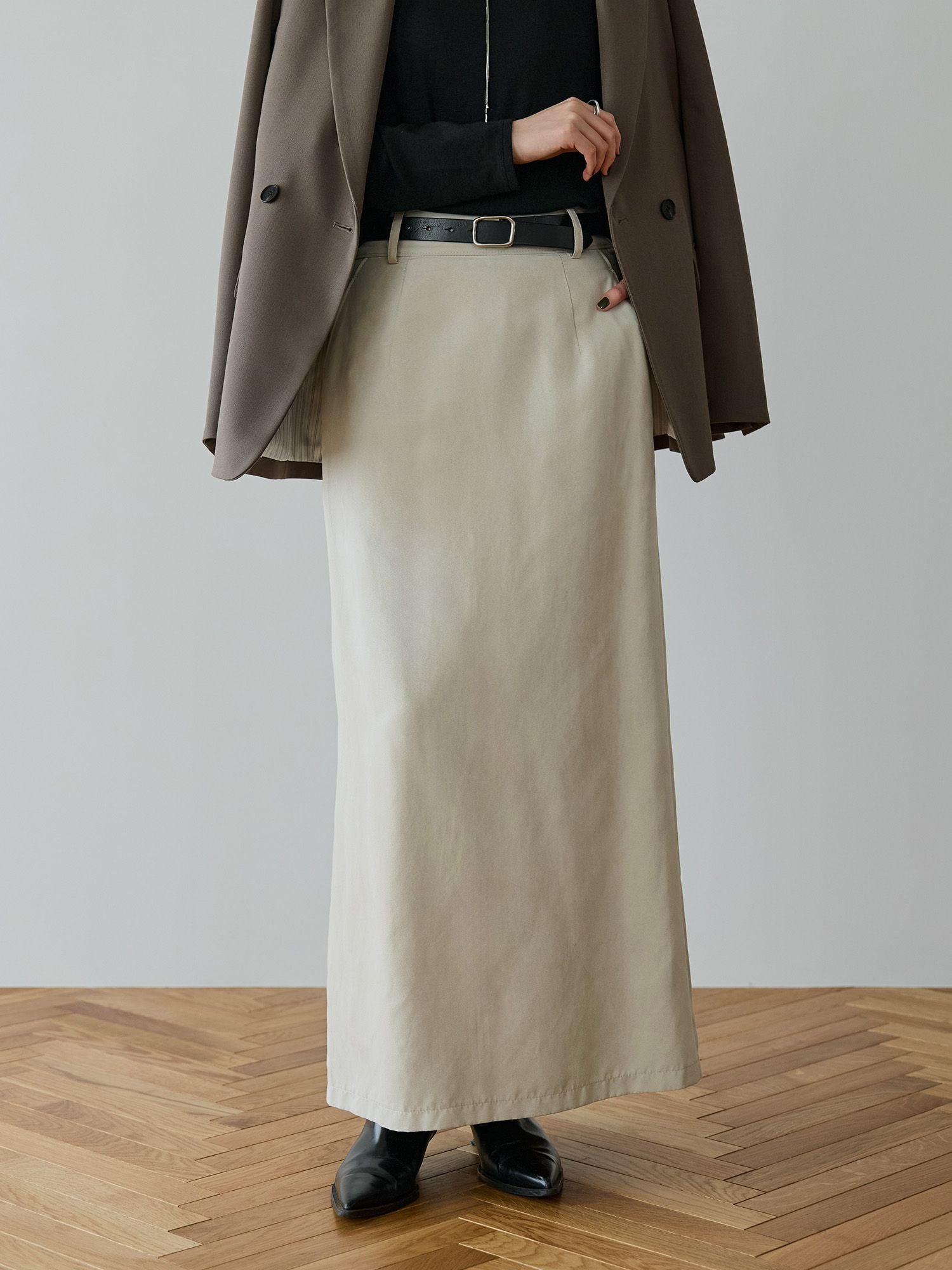 H168 B77 W60 H86 / 着用サイズ : サンプル