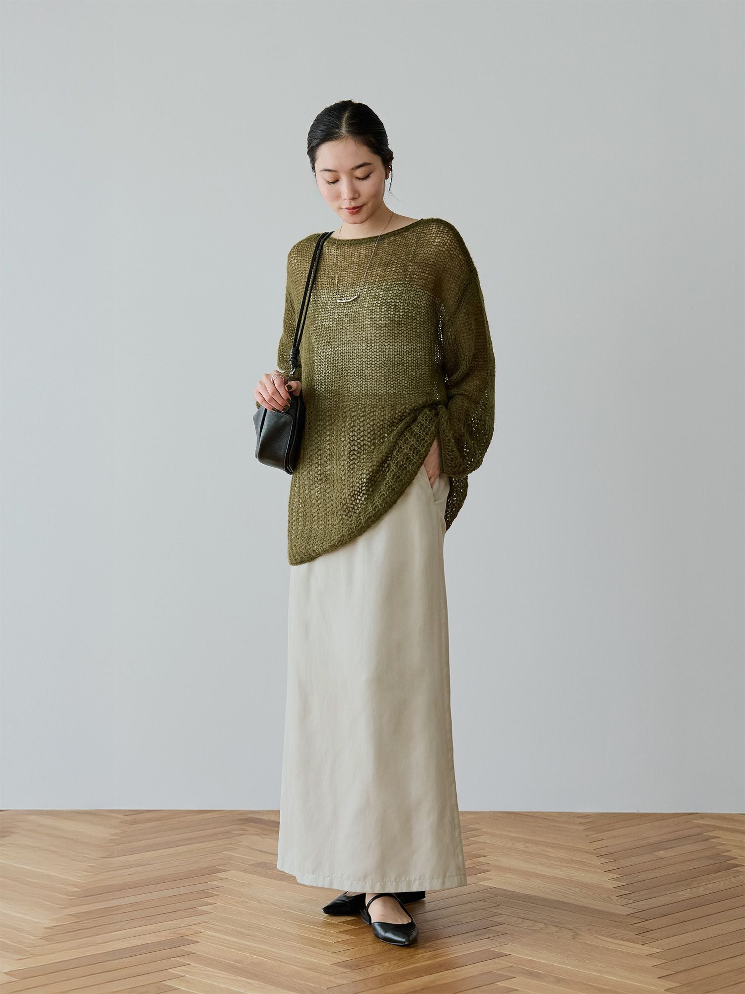 H168 B77 W60 H86 / 着用サイズ : サンプル