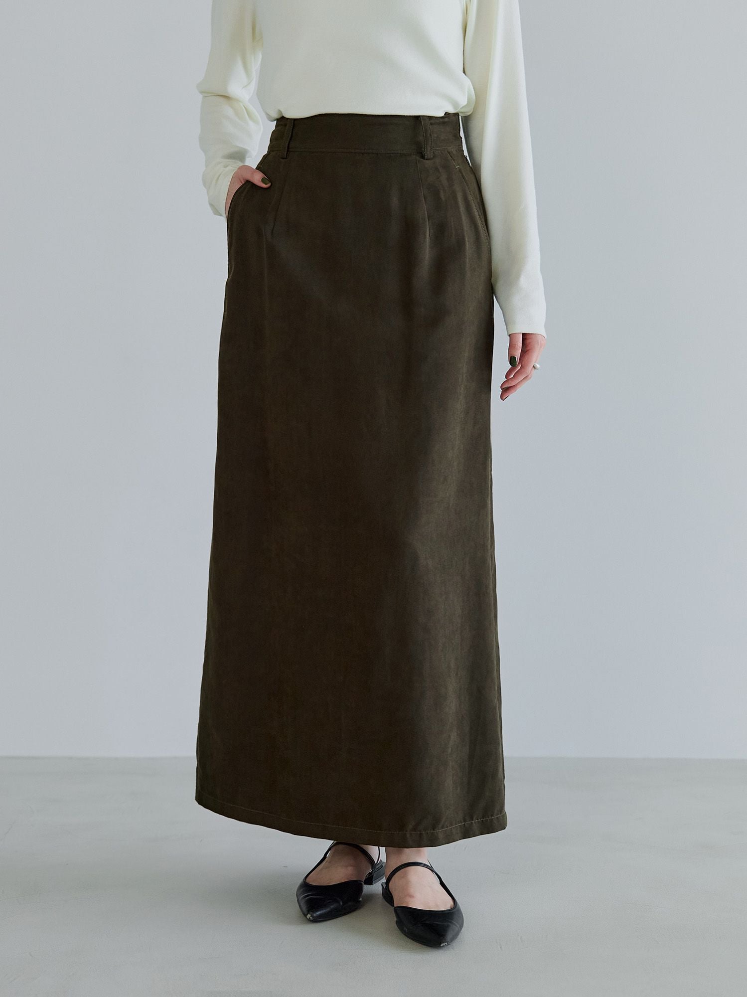 H168 B77 W60 H86 / 着用サイズ : サンプル