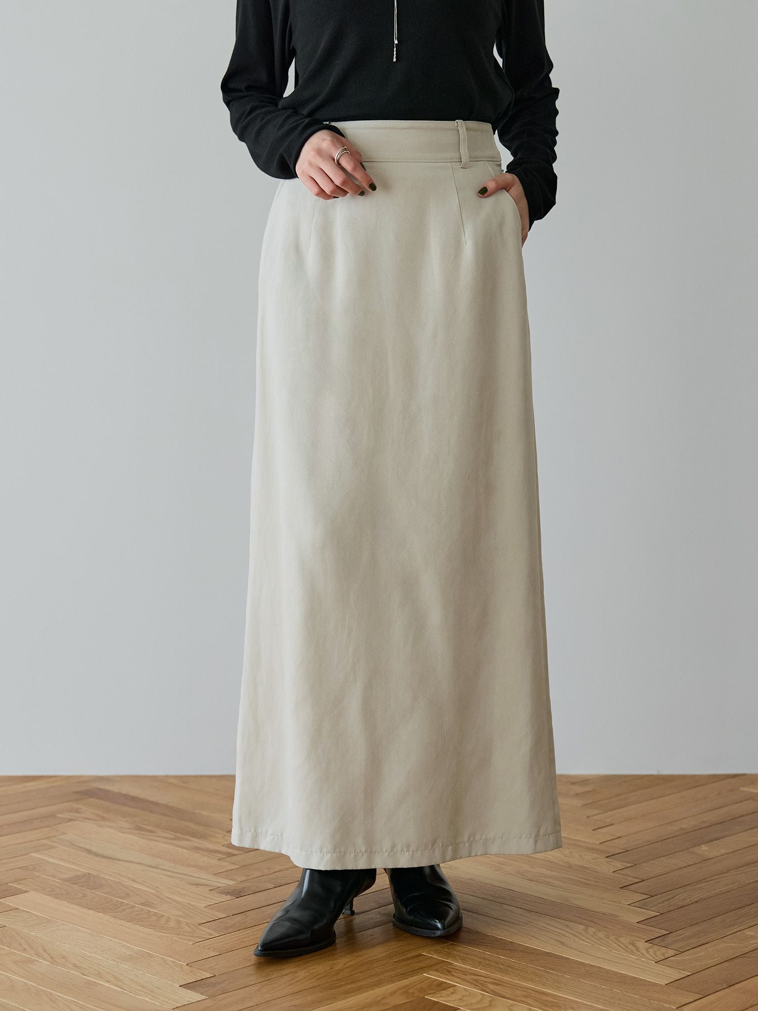 H168 B77 W60 H86 / 着用サイズ : サンプル