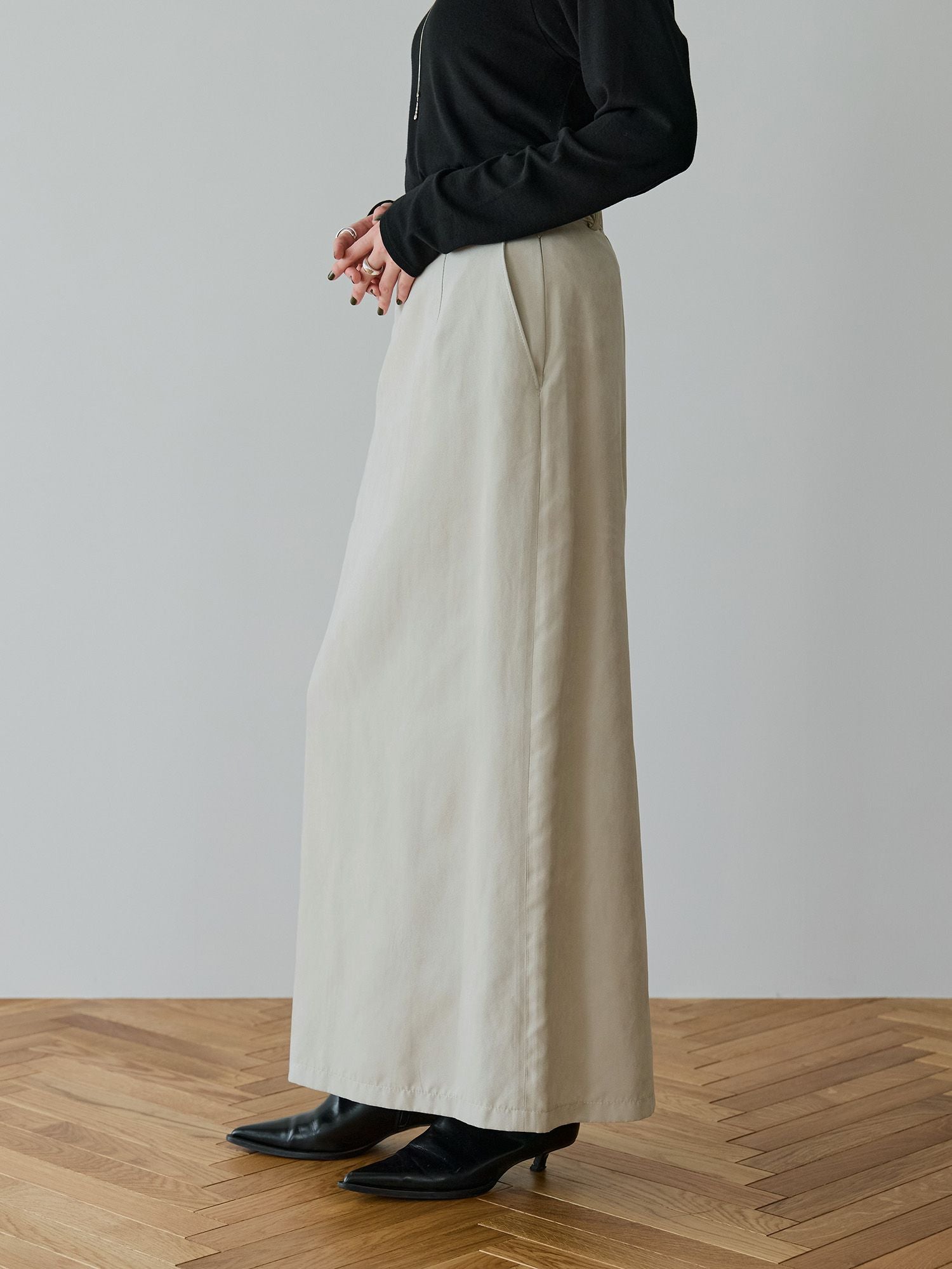 H168 B77 W60 H86 / 着用サイズ : サンプル