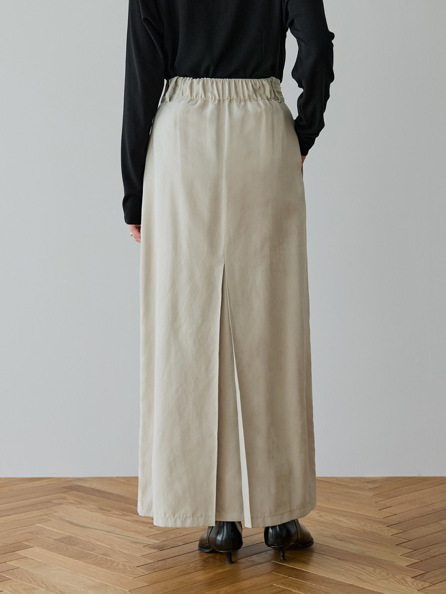 H168 B77 W60 H86 / 着用サイズ : サンプル