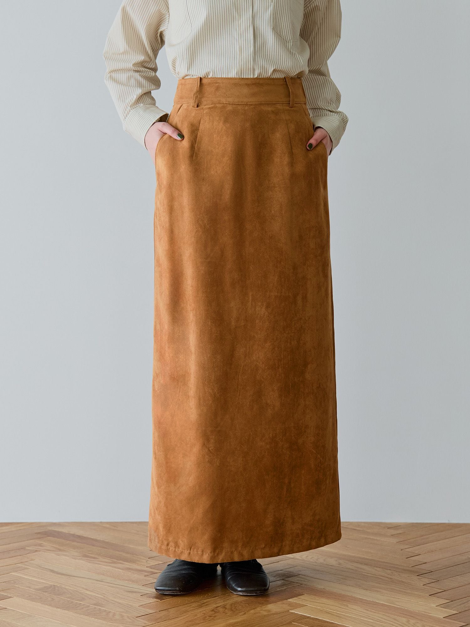 H168 B77 W60 H86 / 着用サイズ : サンプル