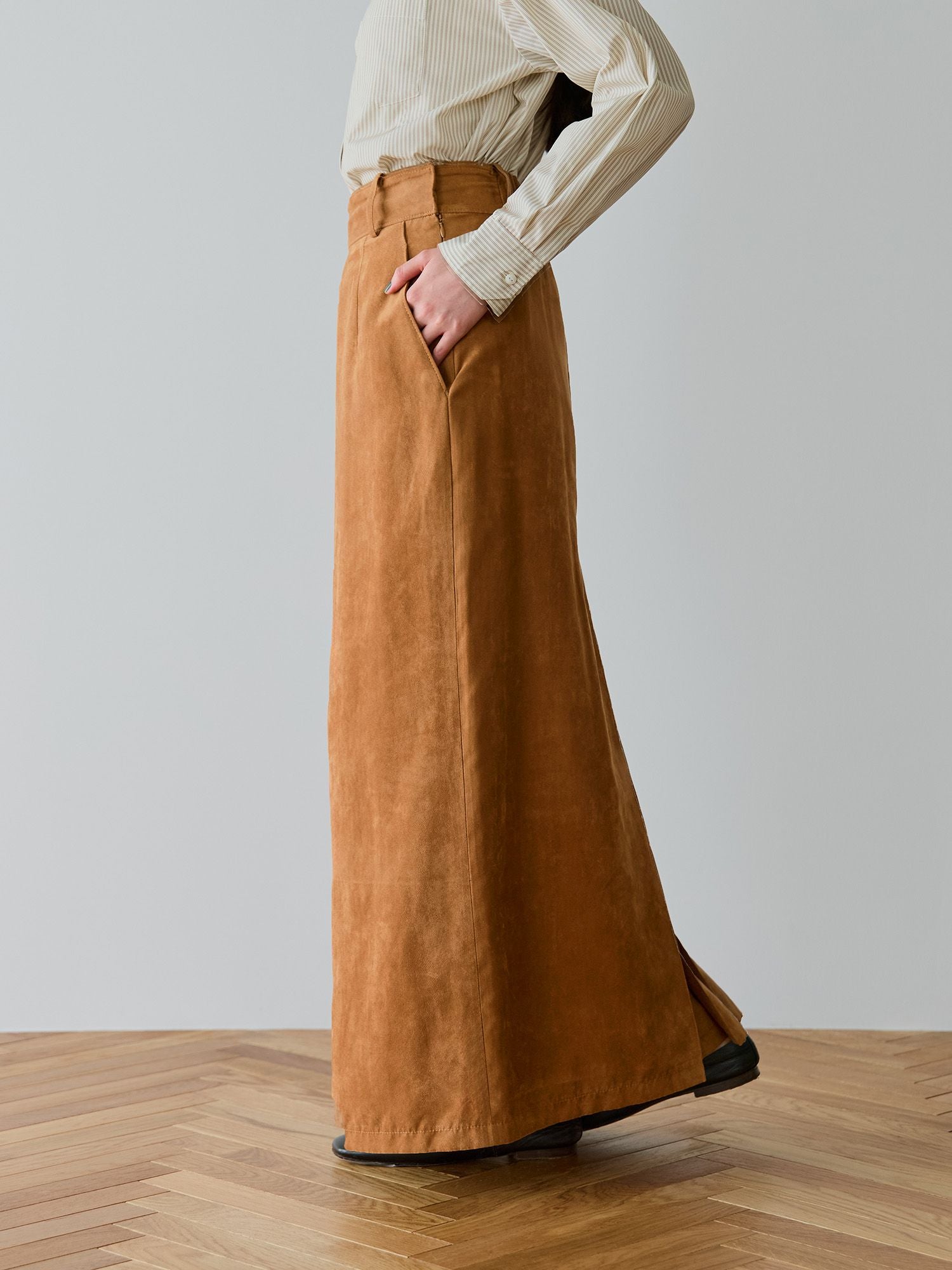 H168 B77 W60 H86 / 着用サイズ : サンプル