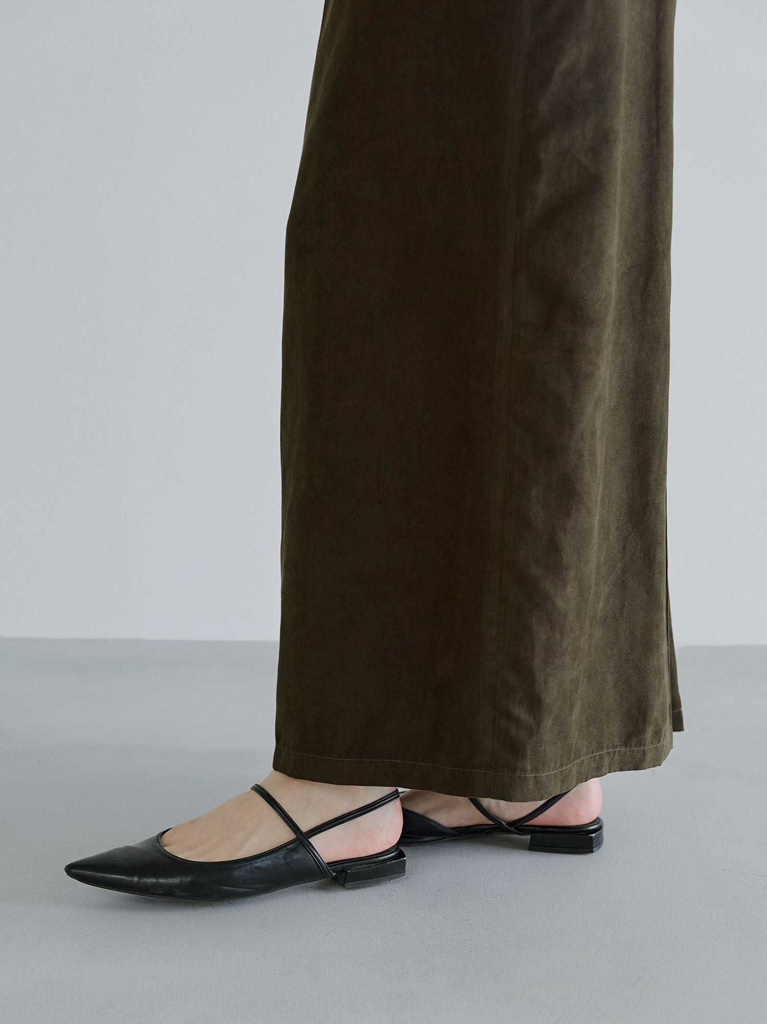 H168 B77 W60 H86 / 着用サイズ : サンプル