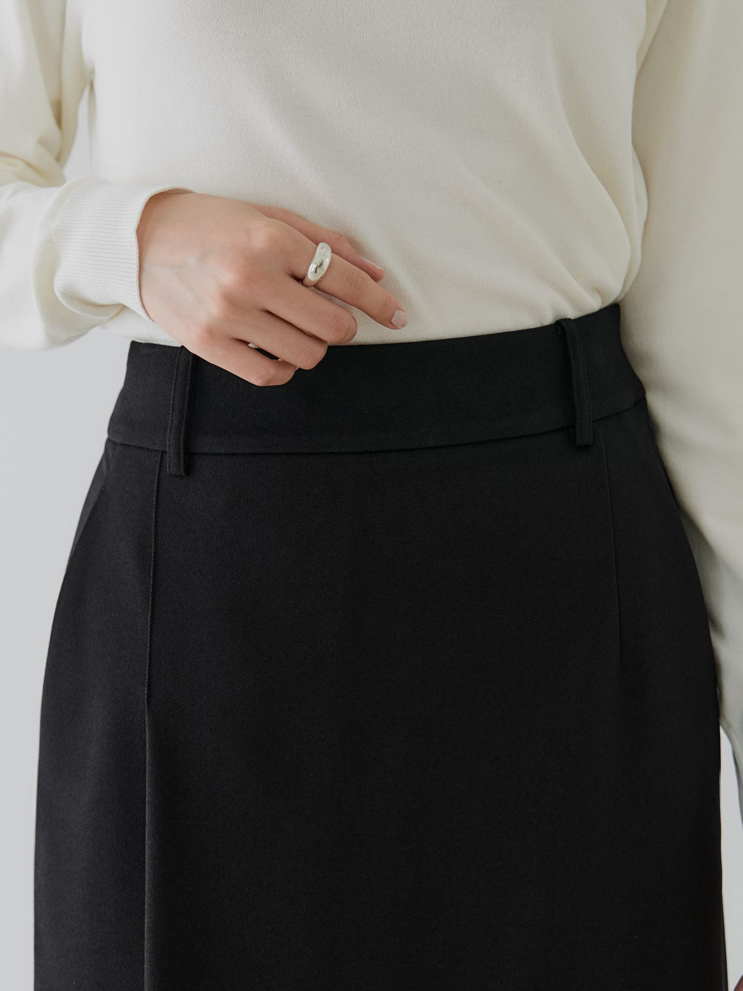 H168 B77 W60 H86 / 着用サイズ : サンプル