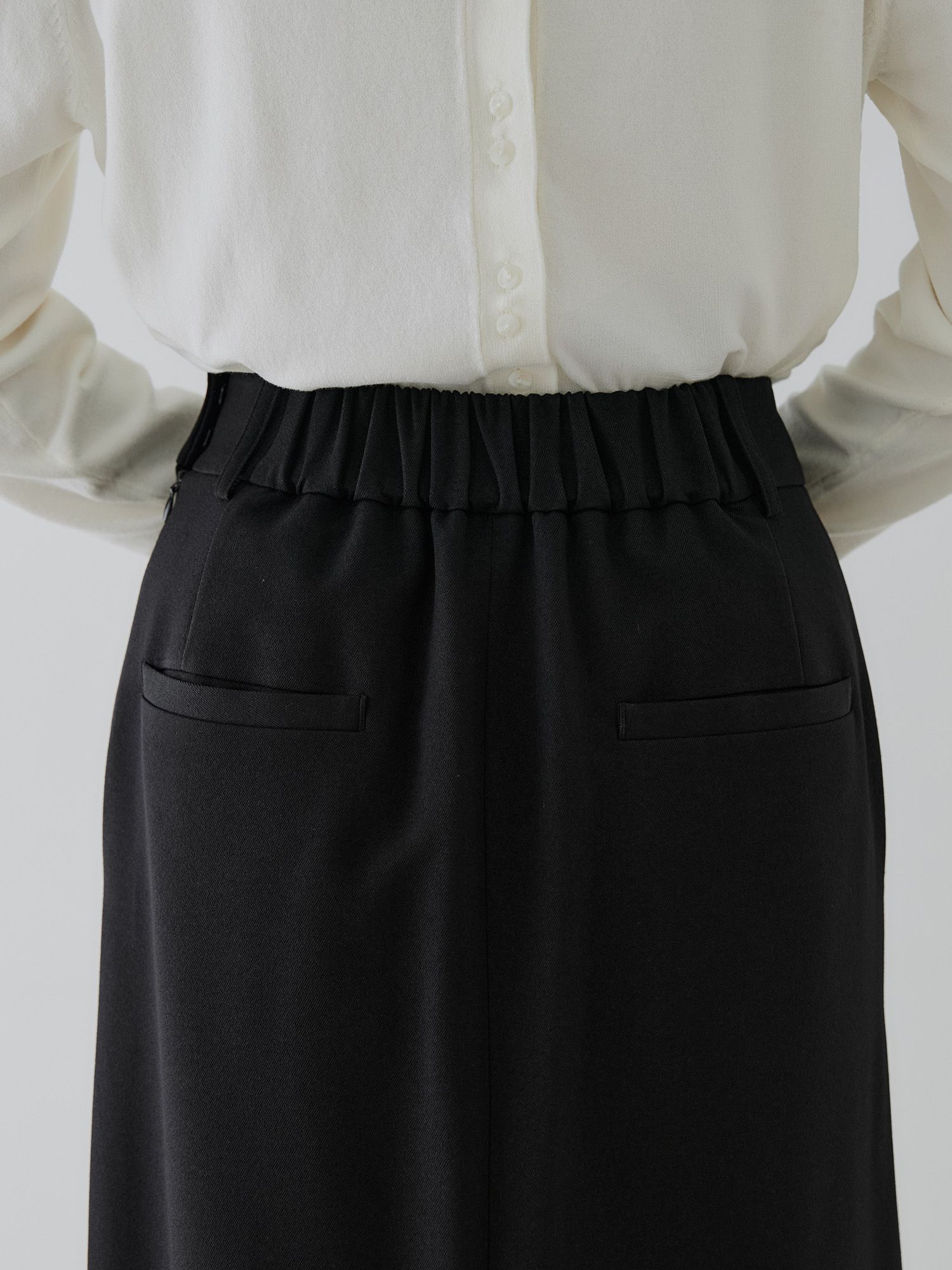 H168 B77 W60 H86 / 着用サイズ : サンプル