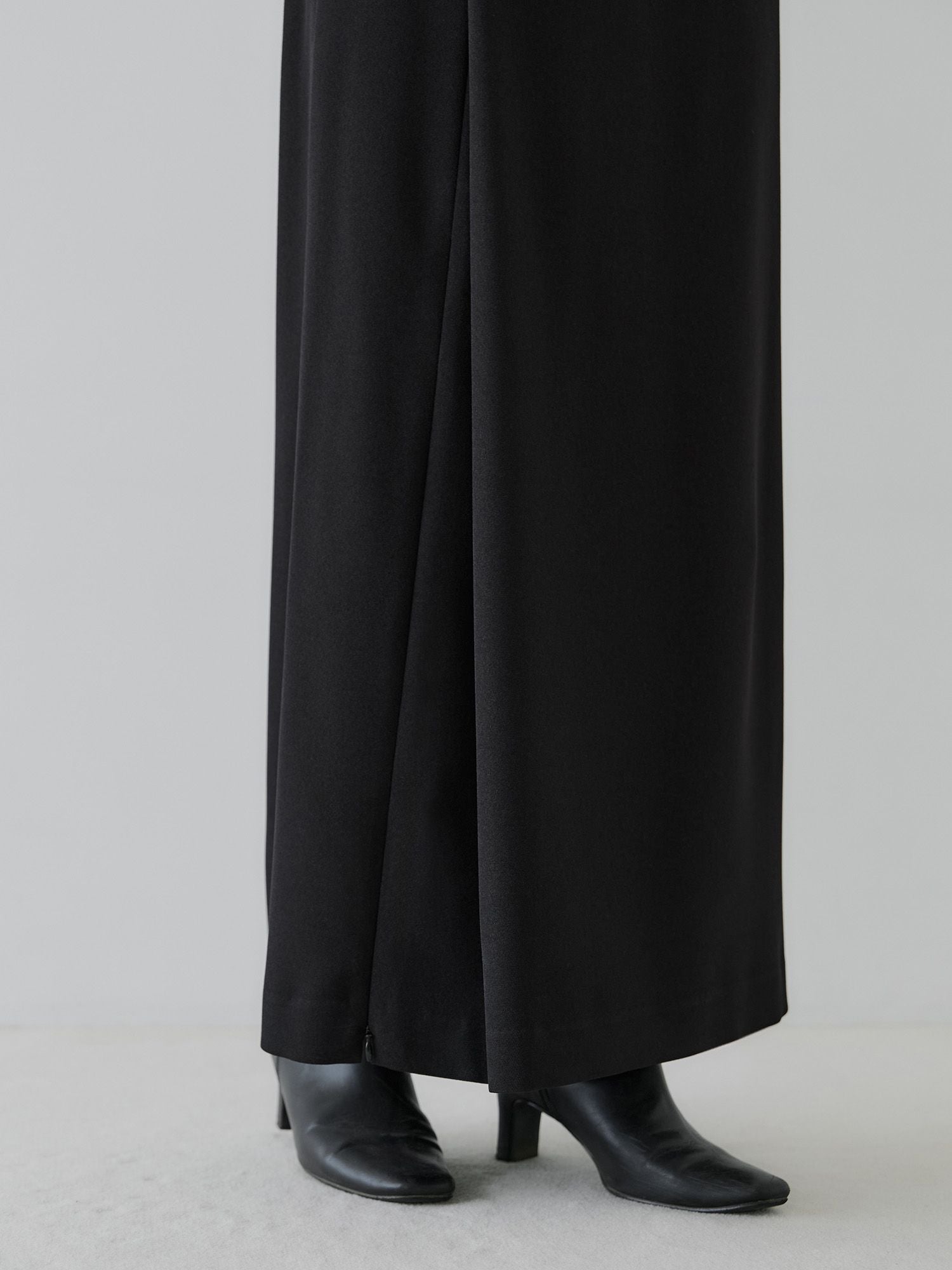 H168 B77 W60 H86 / 着用サイズ : サンプル