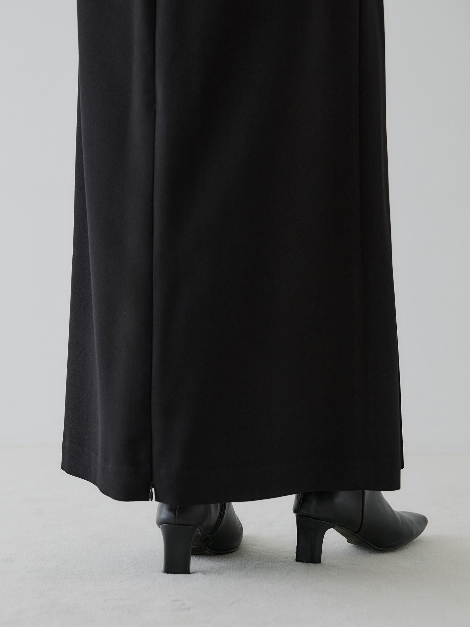 H168 B77 W60 H86 / 着用サイズ : サンプル