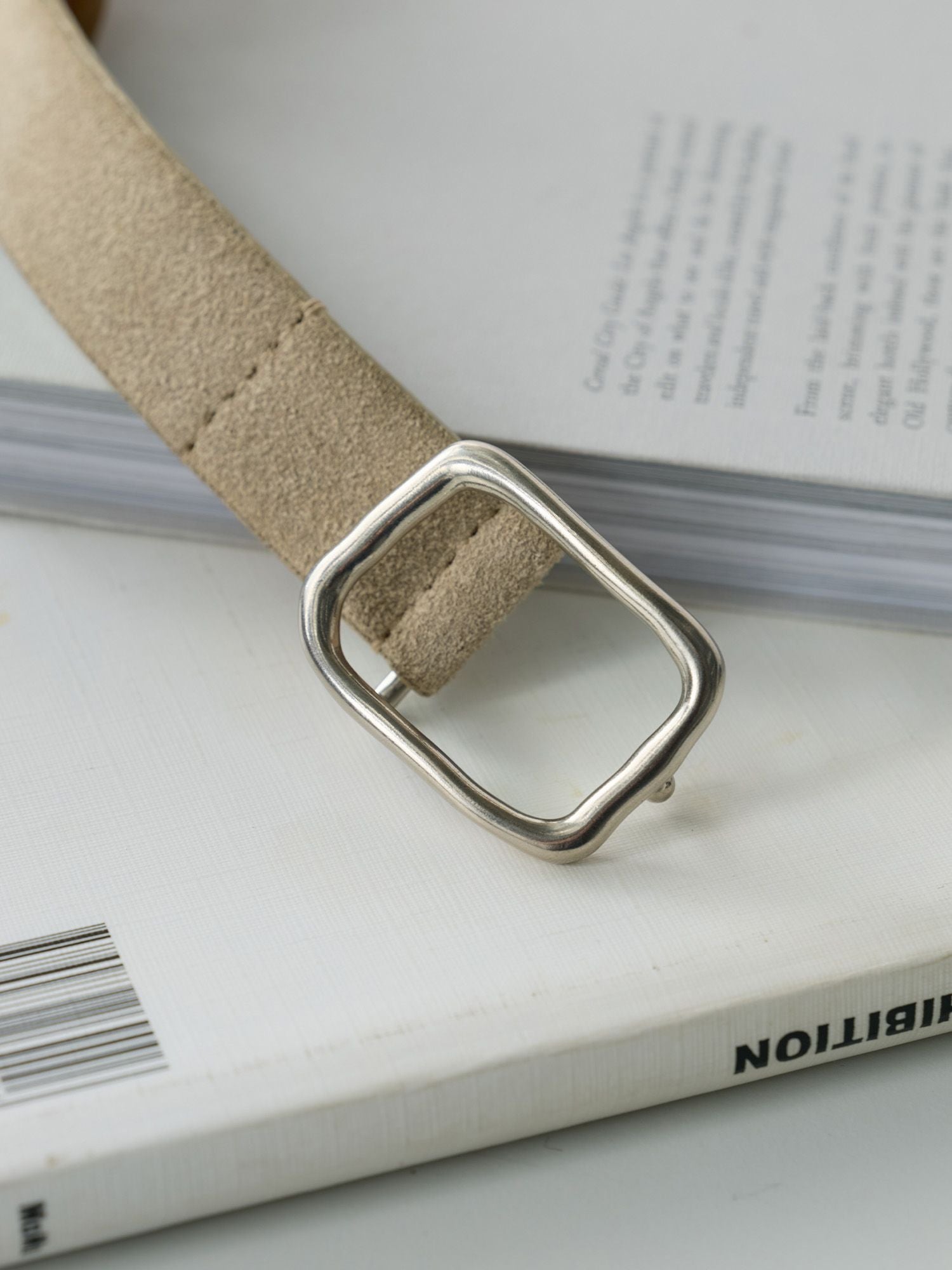 ボタンスタッズスウェードベルト