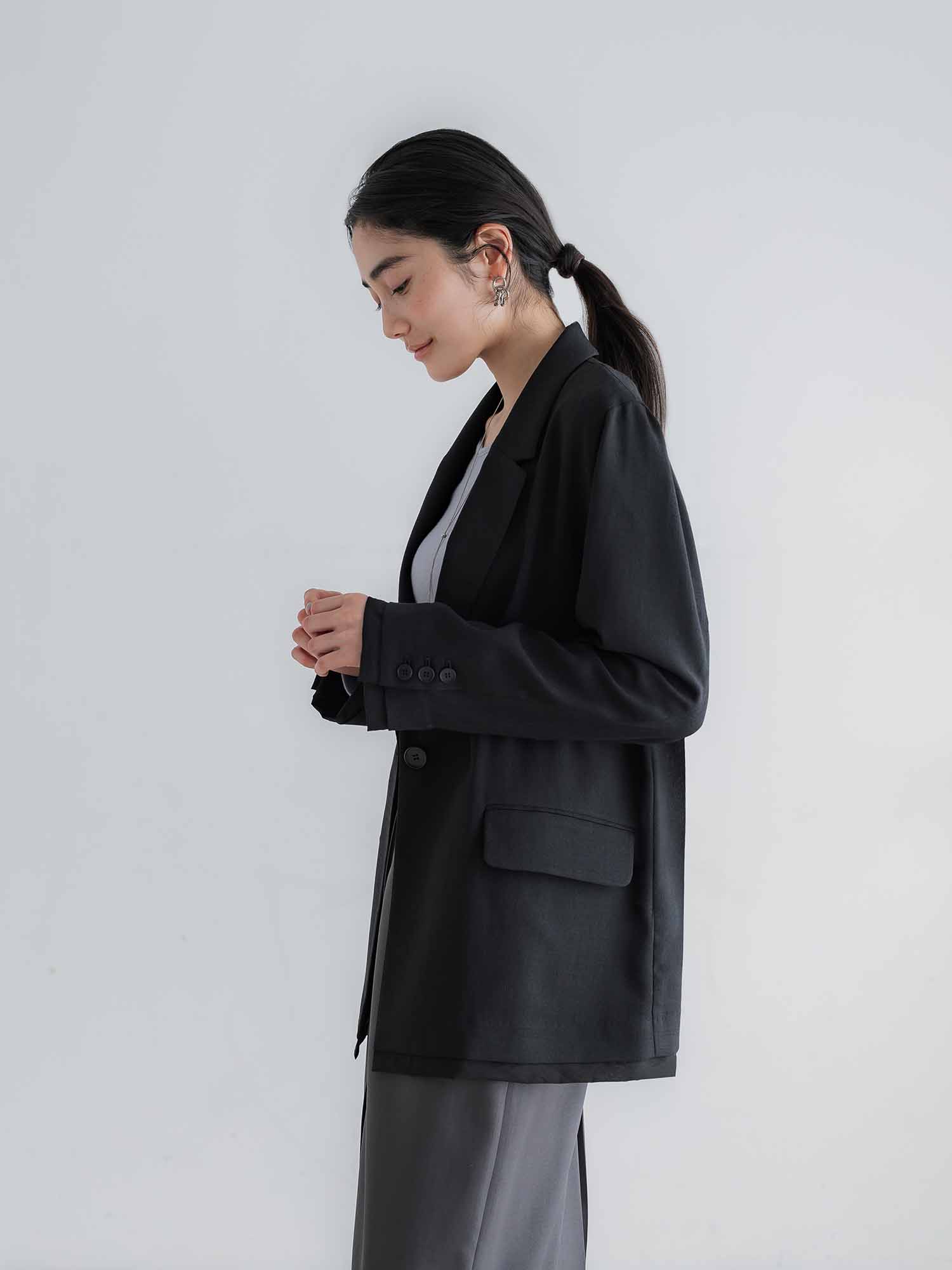 H172 B77 W56.5 H84.5 / 着用サイズ : size2