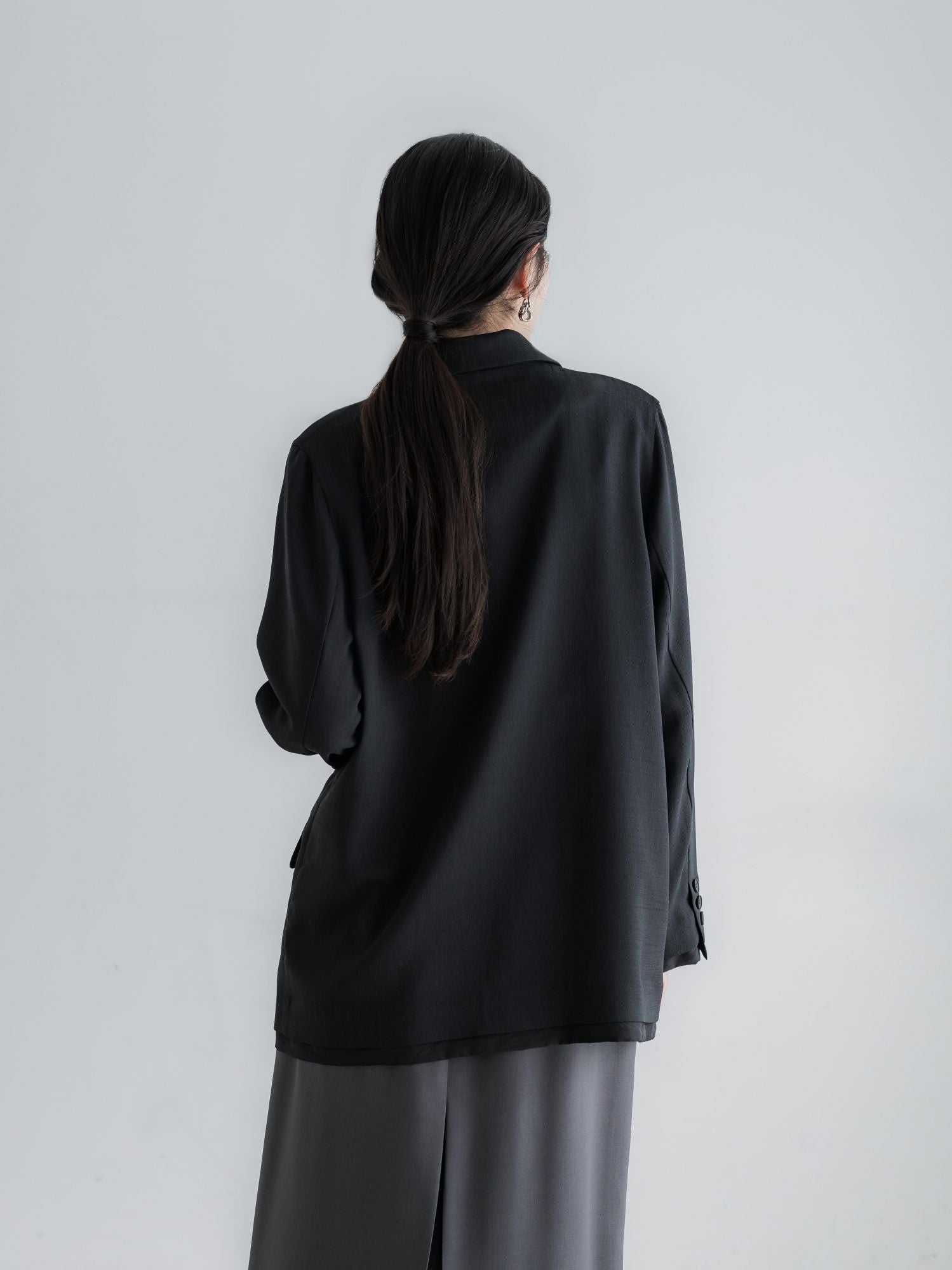 H172 B77 W56.5 H84.5 / 着用サイズ : size2