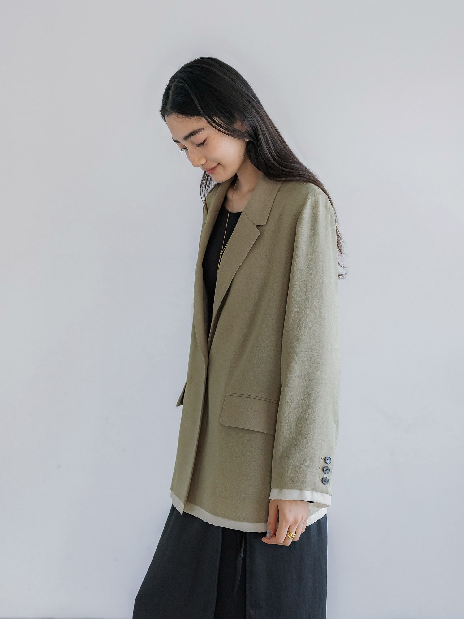 H172 B77 W56.5 H84.5 / 着用サイズ : size2