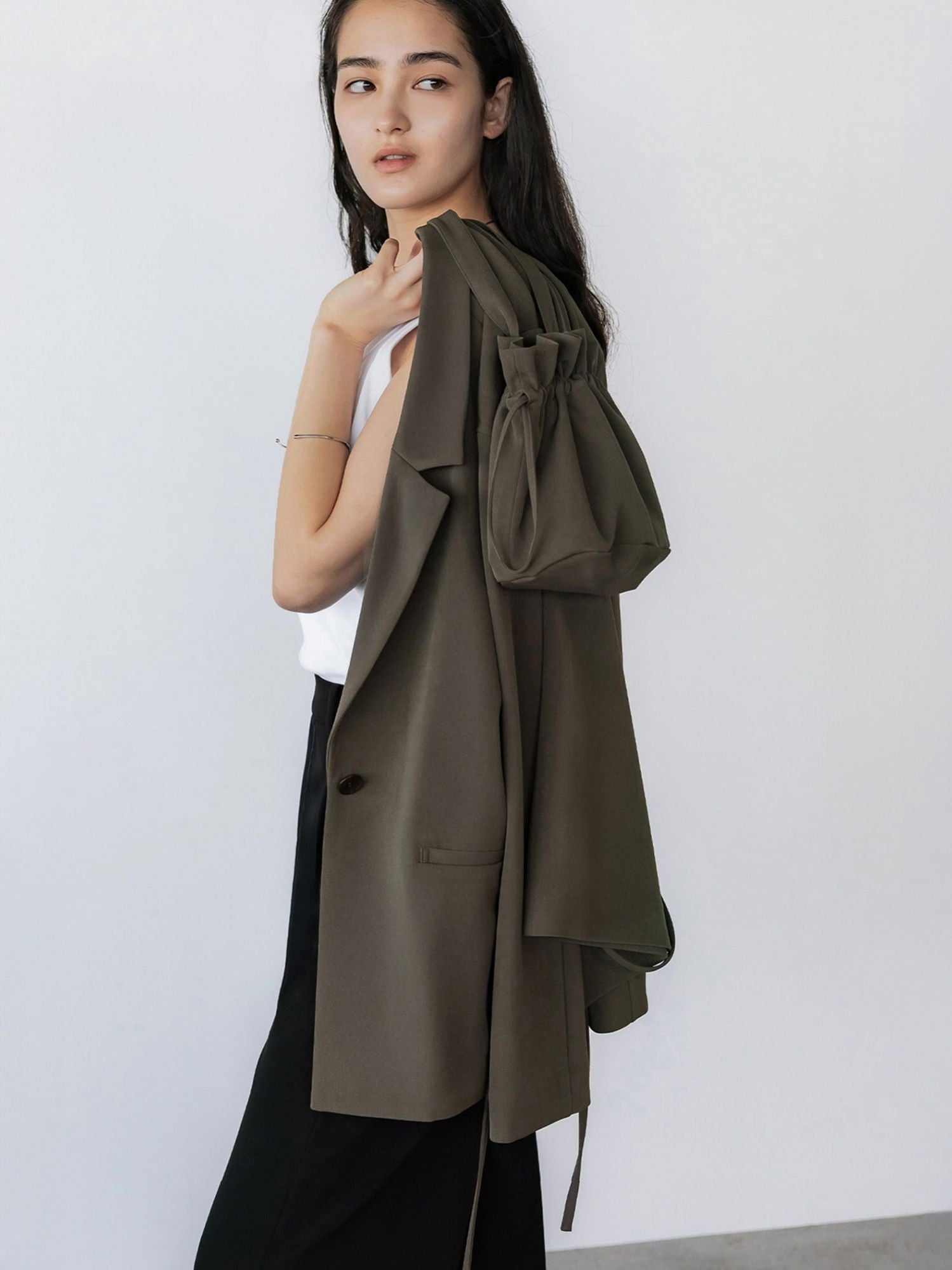 H167 B81 W57 H89 / 着用サイズ : size3