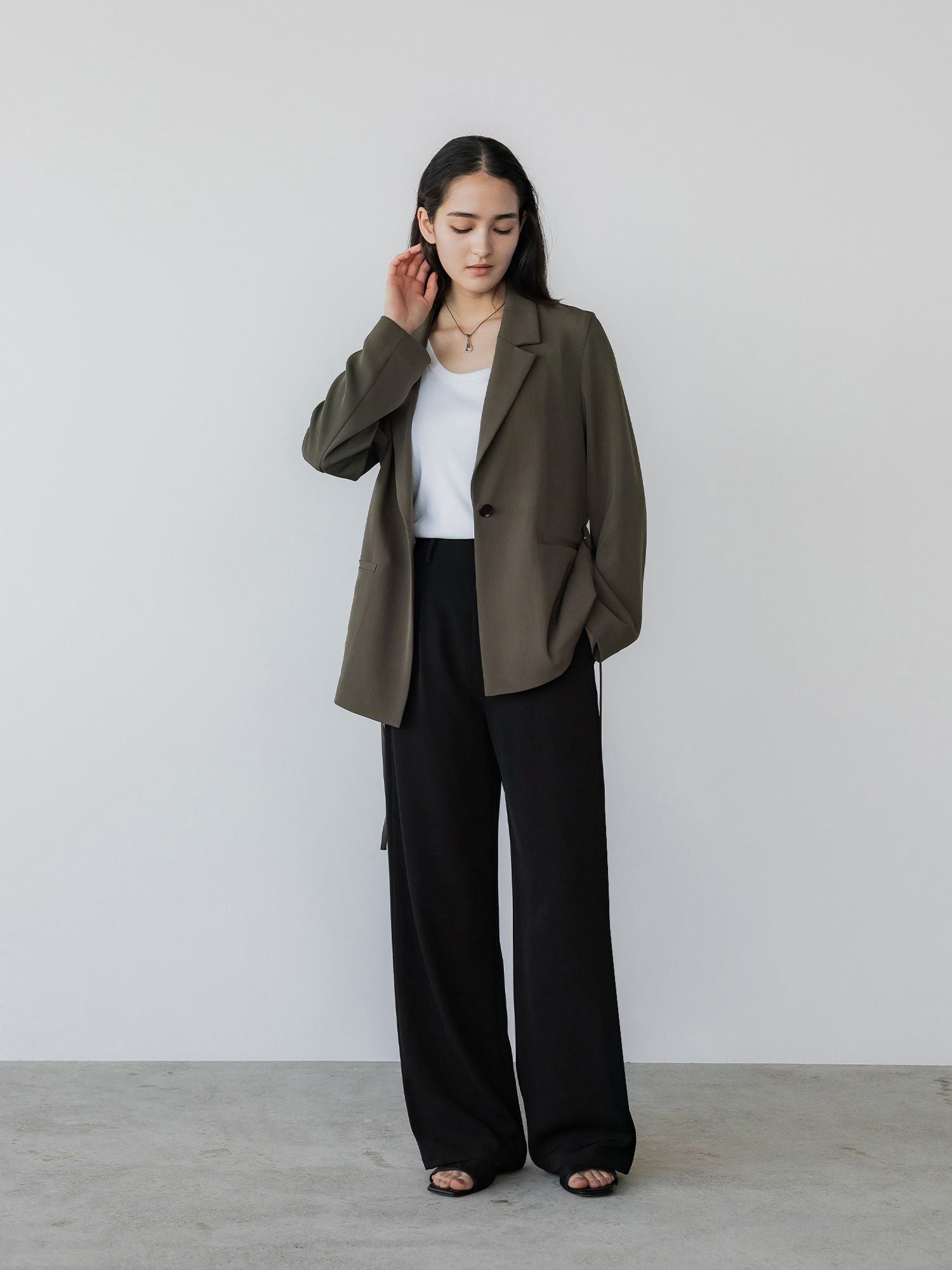 H167 B81 W57 H89 / 着用サイズ : size3