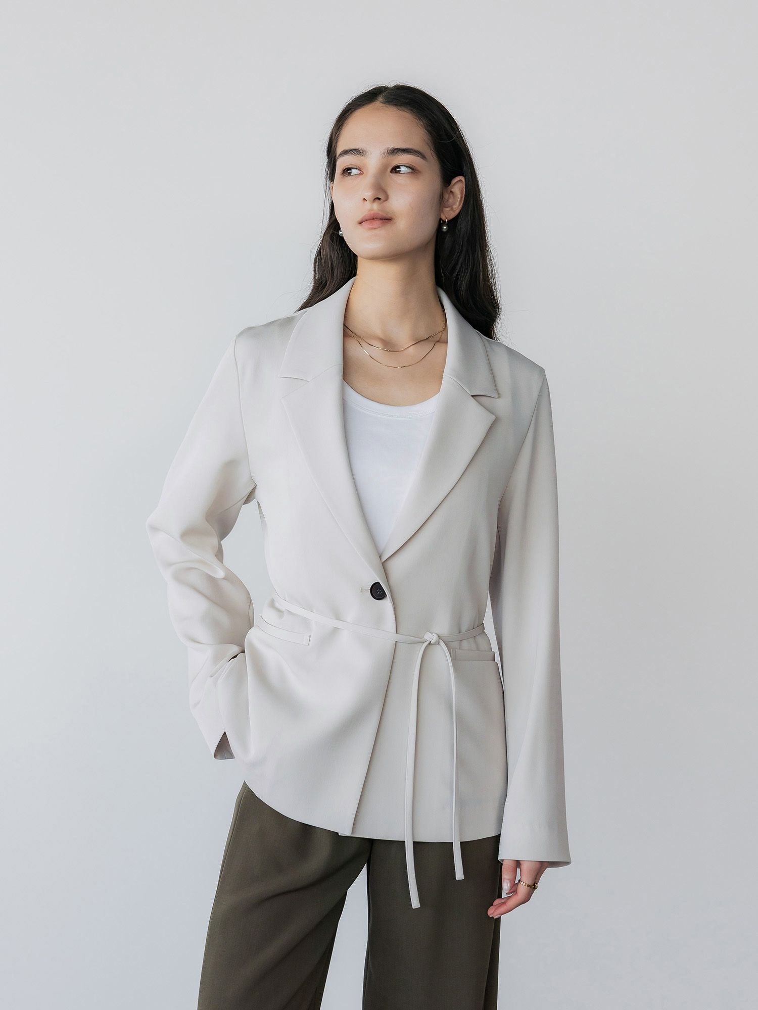 H167 B81 W57 H89 / 着用サイズ : size3