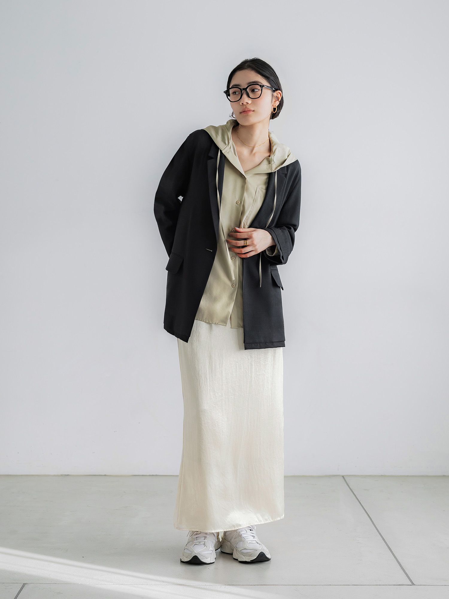 H172 B77 W56.5 H84.5 / 着用サイズ : size2