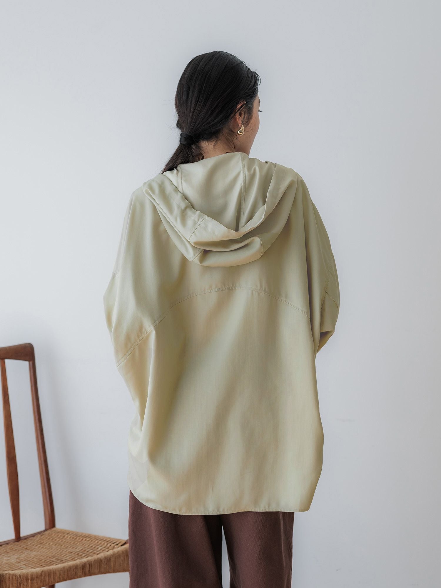 H172 B77 W56.5 H84.5 / 着用サイズ : size2