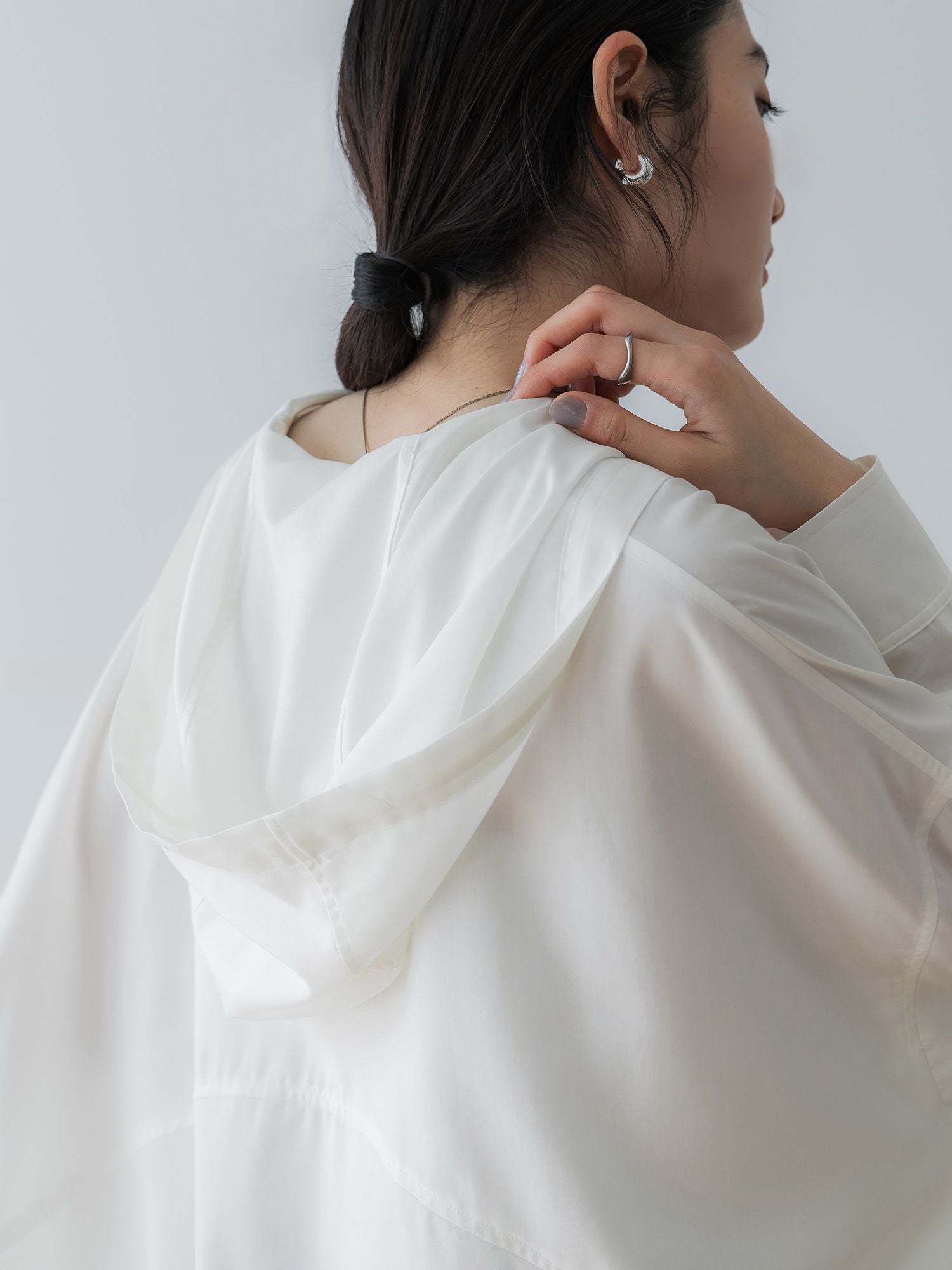 H172 B77 W56.5 H84.5 / 着用サイズ : size2