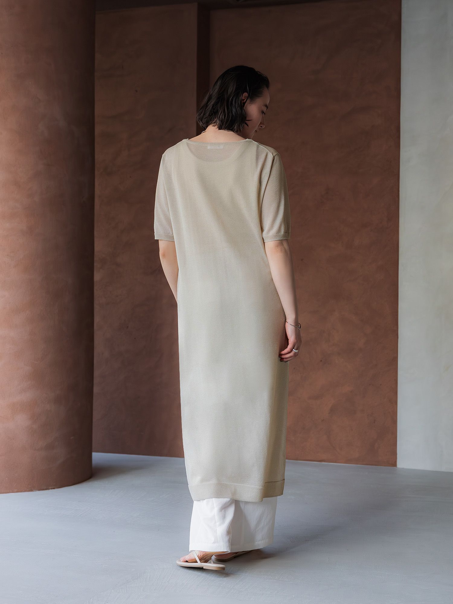 H173 B83 W66 H96 / 着用サイズ : サンプル