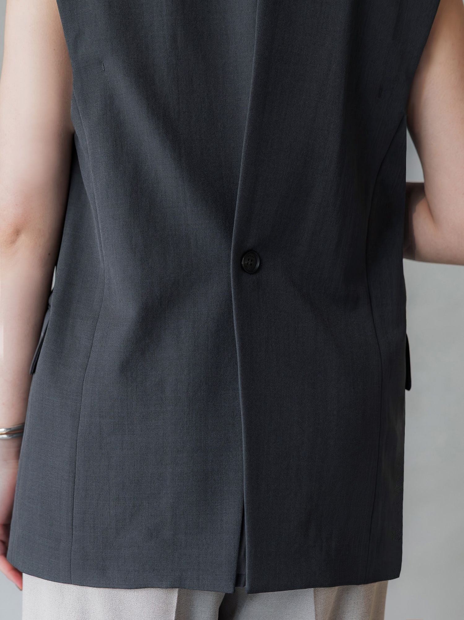 H173 B83 W66 H96 / 着用サイズ : size3