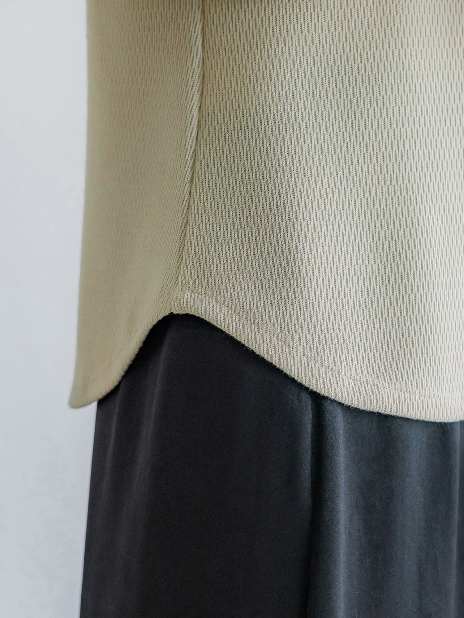 H172 B77 W56.5 H84.5 / 着用サイズ : size2