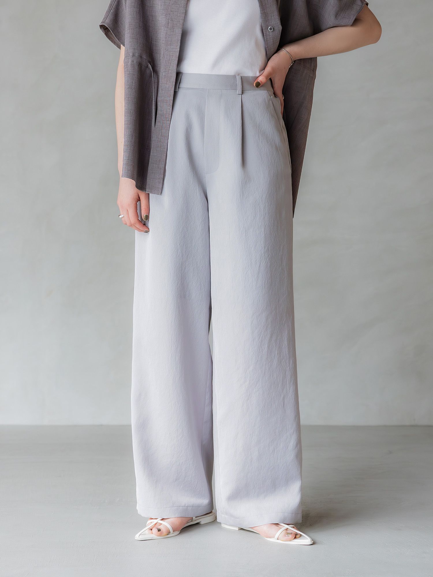 H173 B83 W66 H96 / 着用サイズ : サンプル