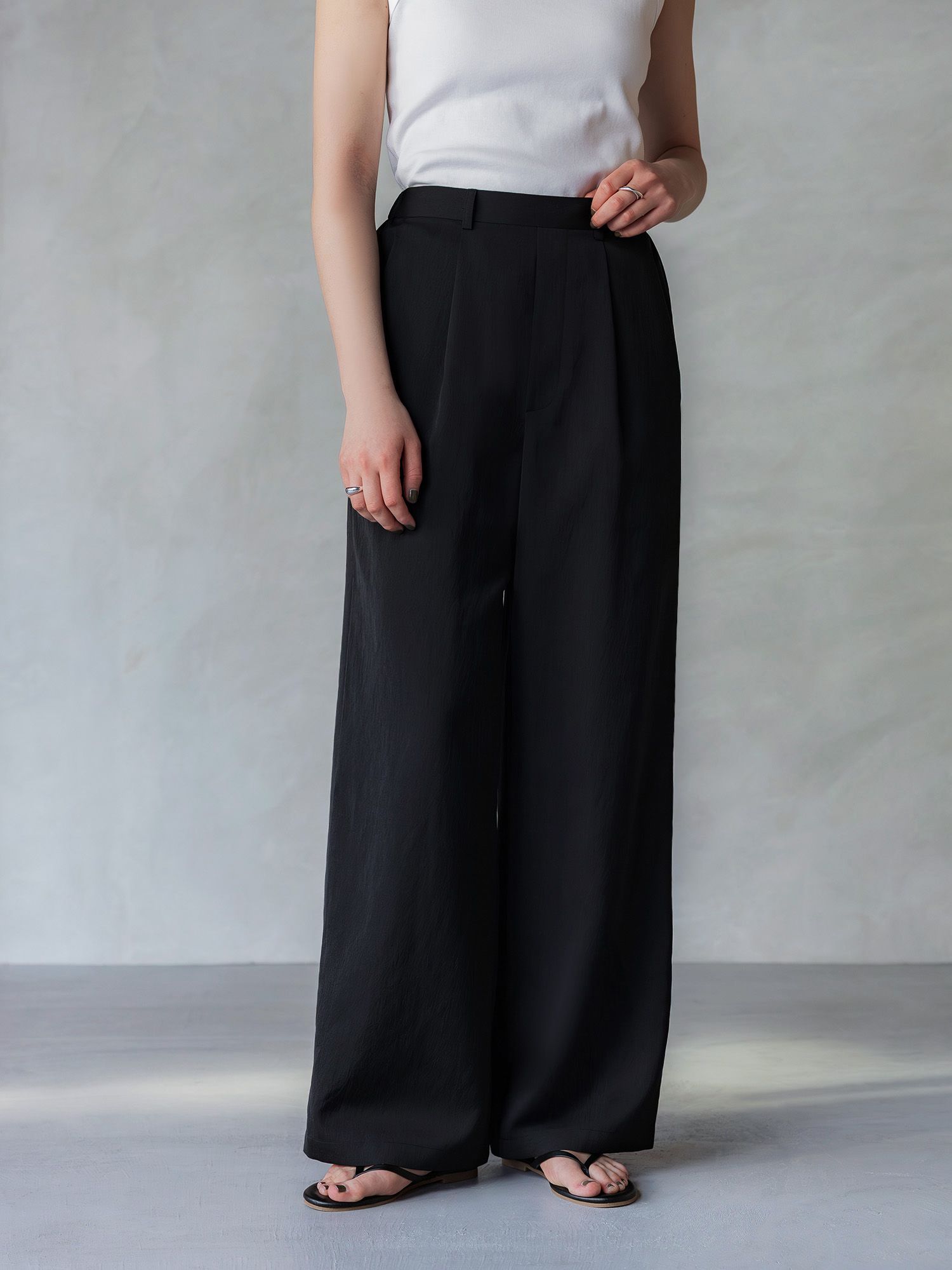 H173 B83 W66 H96 / 着用サイズ : サンプル