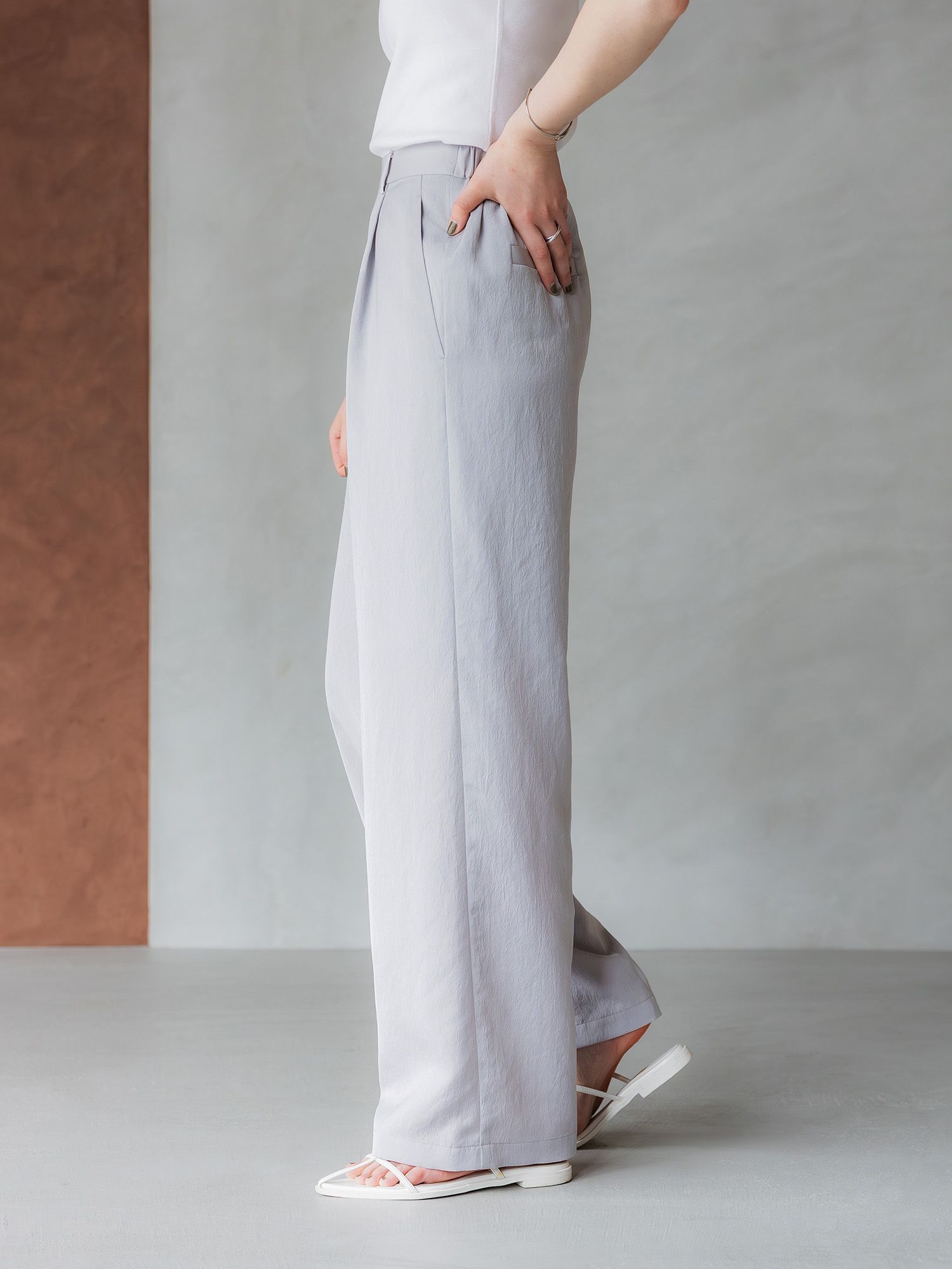 H173 B83 W66 H96 / 着用サイズ : サンプル