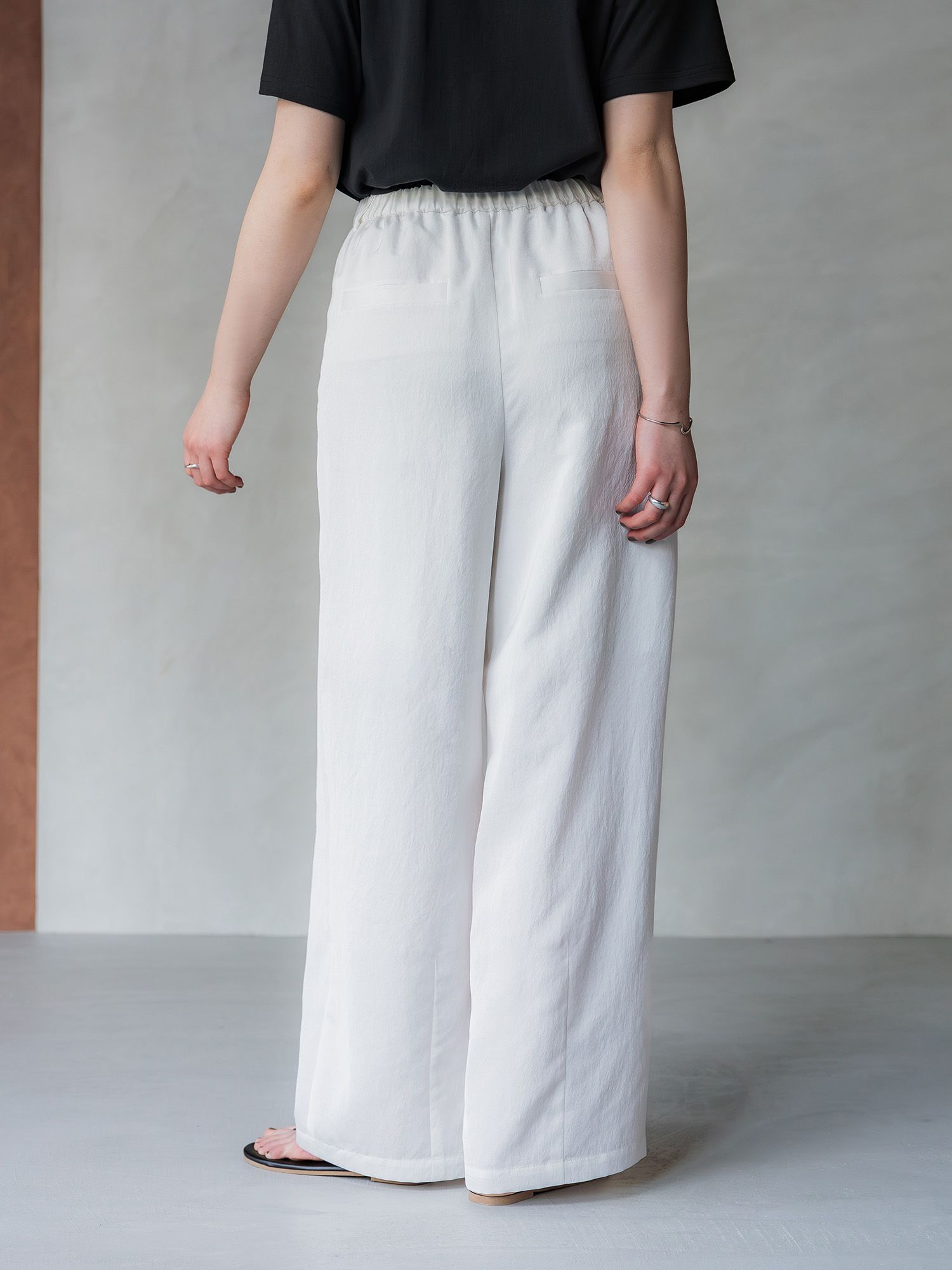 H173 B83 W66 H96 / 着用サイズ : サンプル