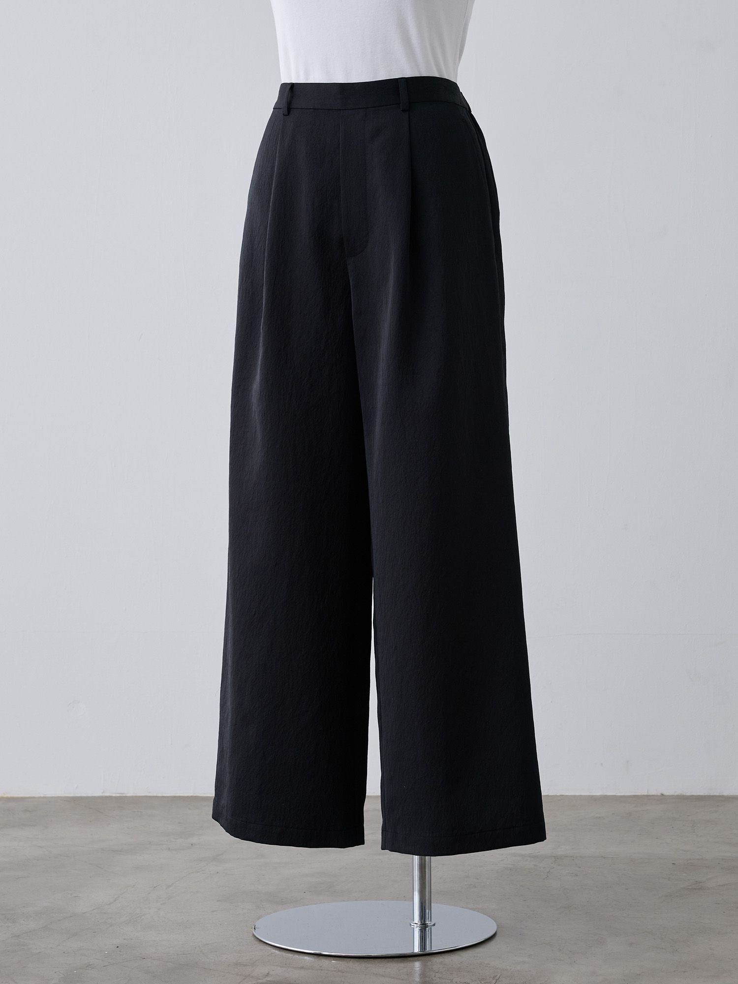 ウォッシャブルサテンスラックス