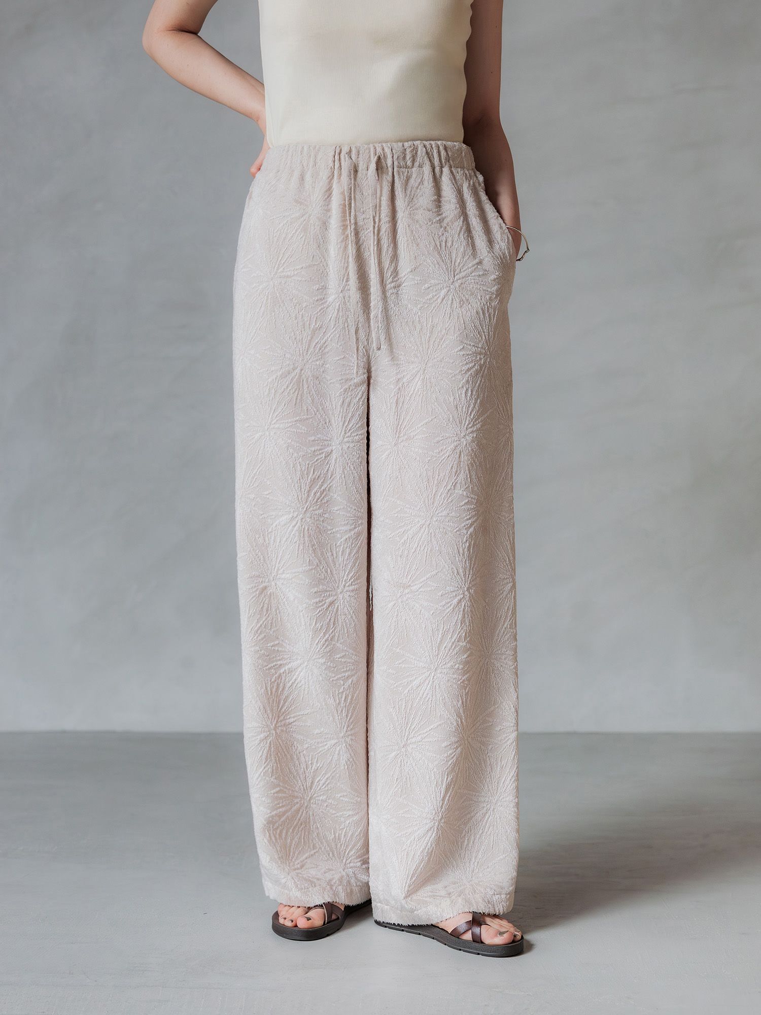 H173 B83 W66 H96 / 着用サイズ : サンプル