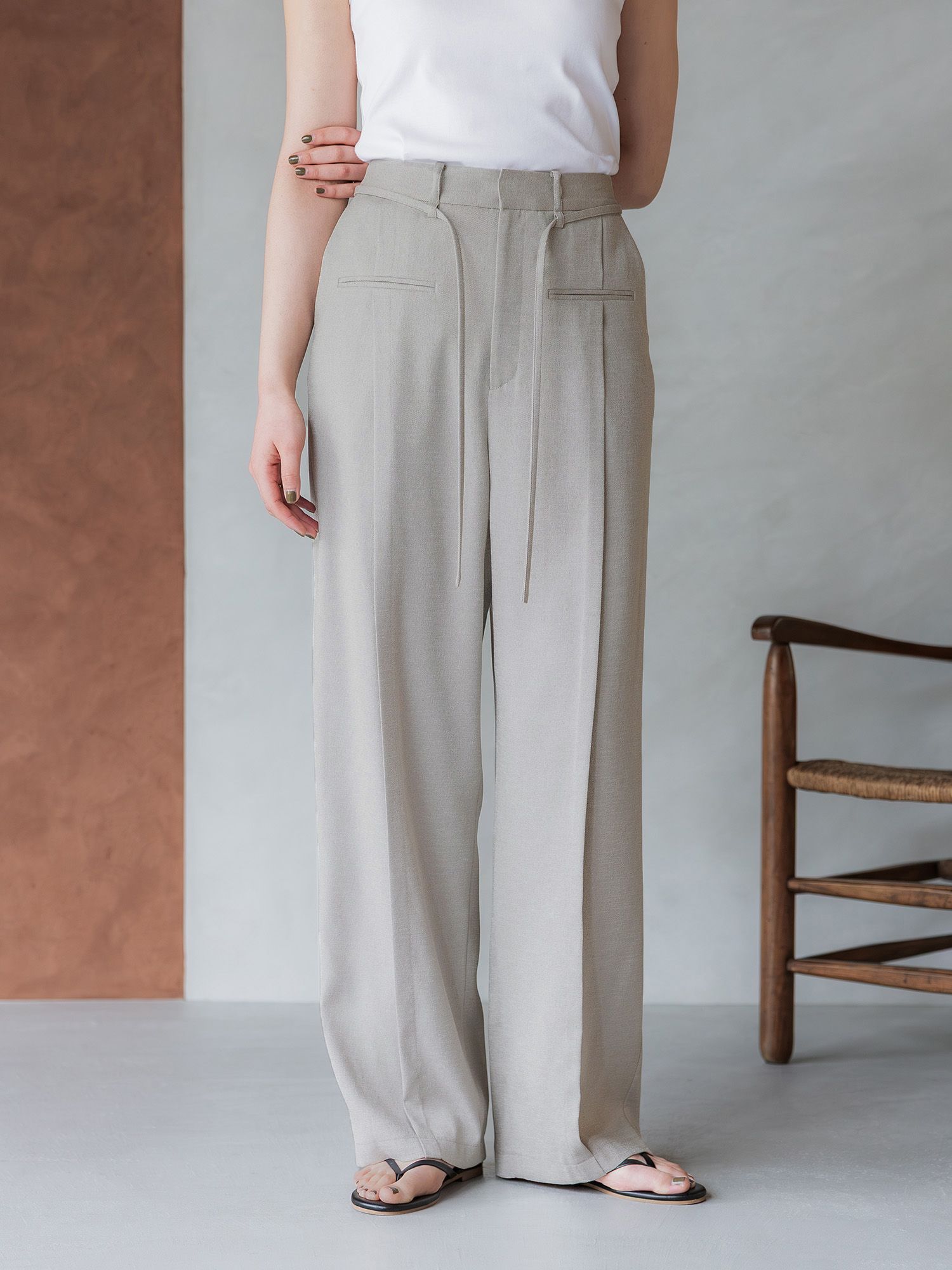 H173 B83 W66 H96 / 着用サイズ : サンプル