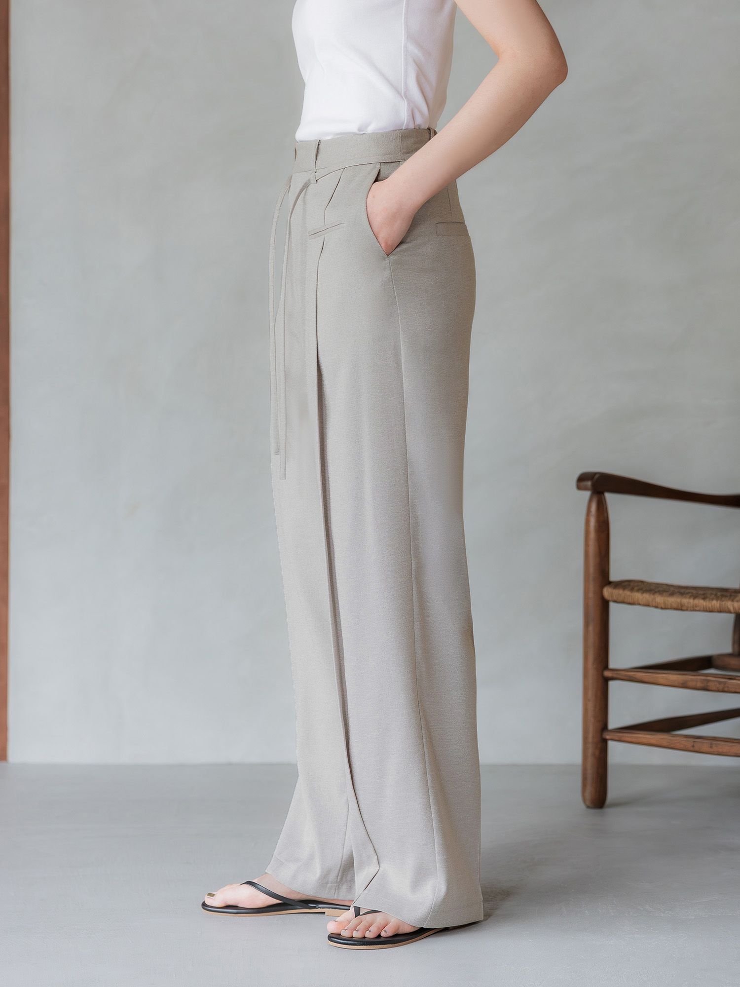 H173 B83 W66 H96 / 着用サイズ : サンプル