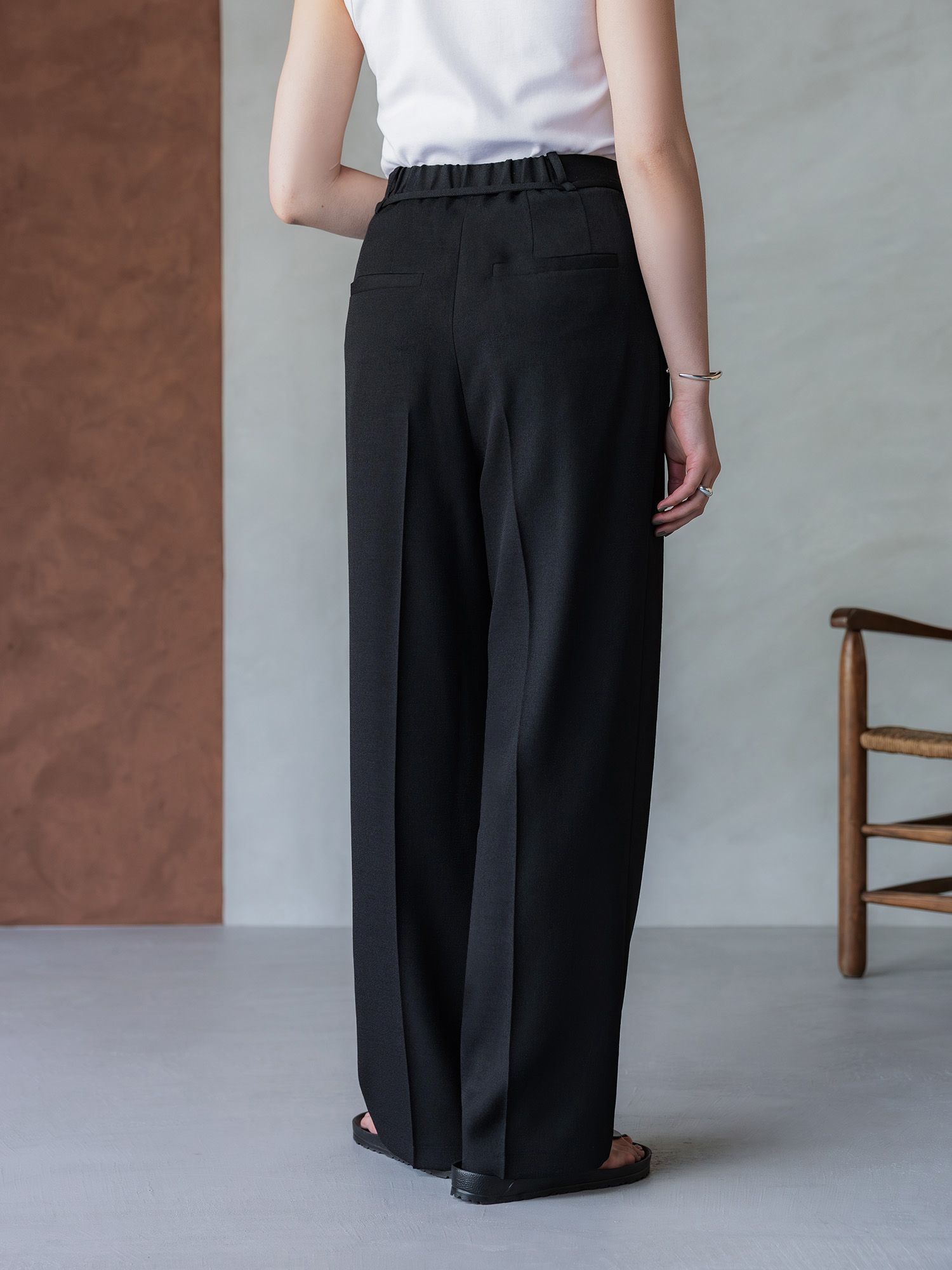 H173 B83 W66 H96 / 着用サイズ : サンプル