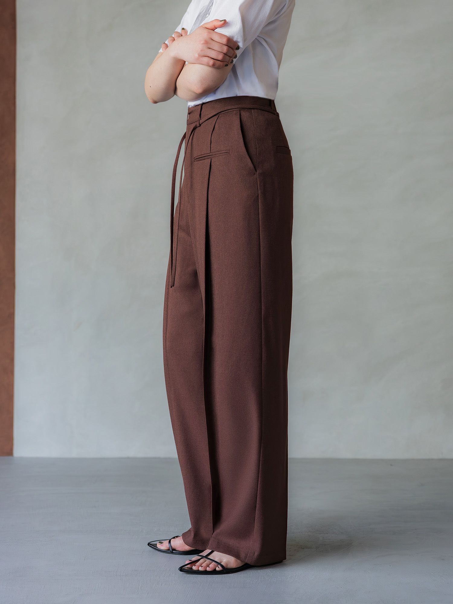 H173 B83 W66 H96 / 着用サイズ : サンプル