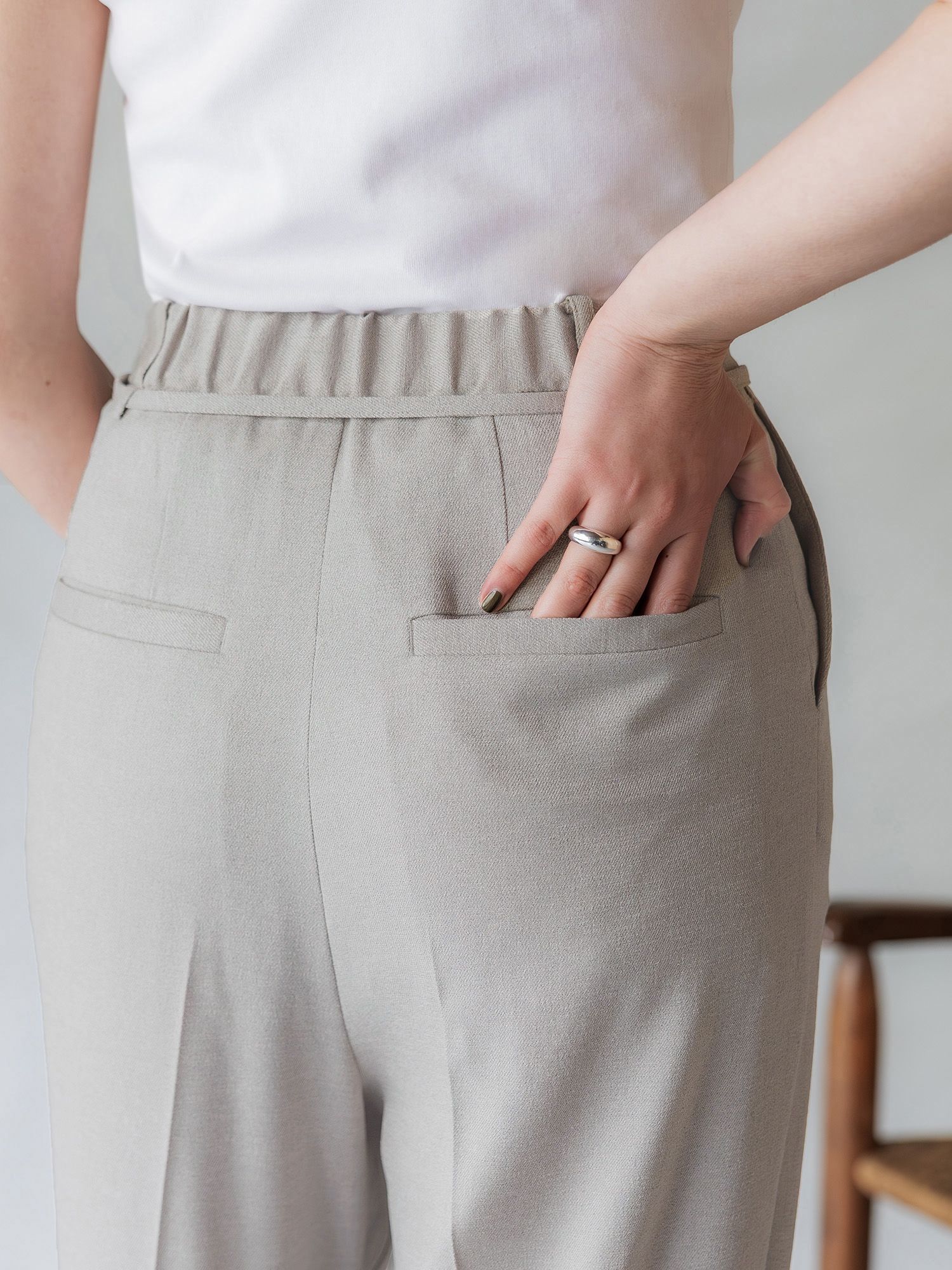 H173 B83 W66 H96 / 着用サイズ : サンプル