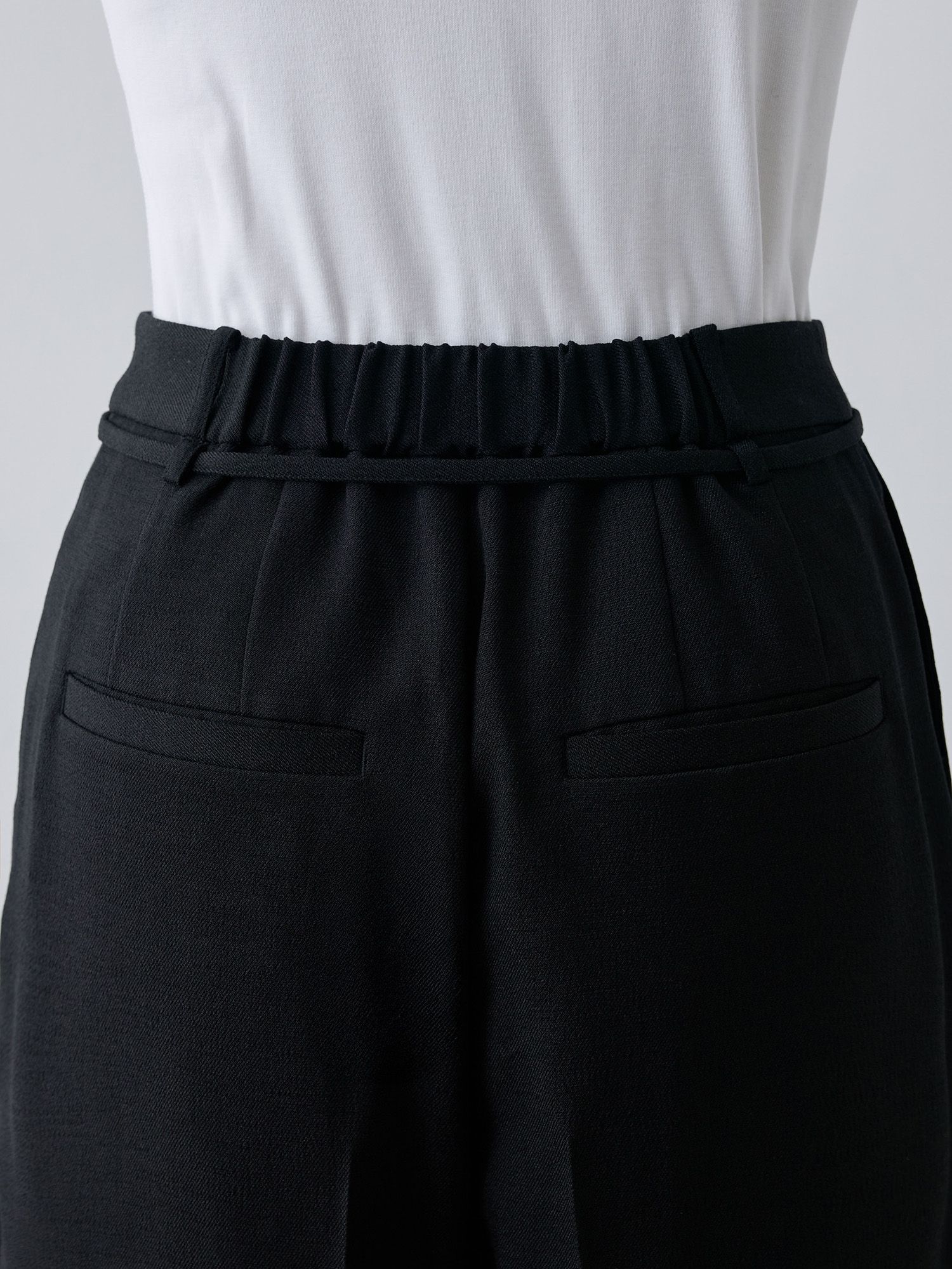 ピンタックスラブストレートパンツ